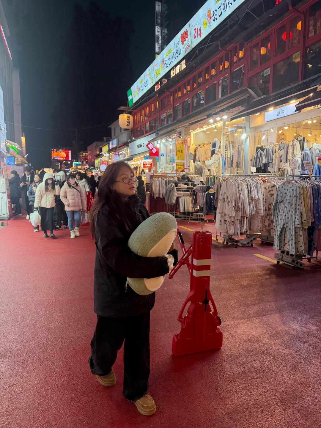 หน่อง - ธนา ฉัตรบริรักษ์