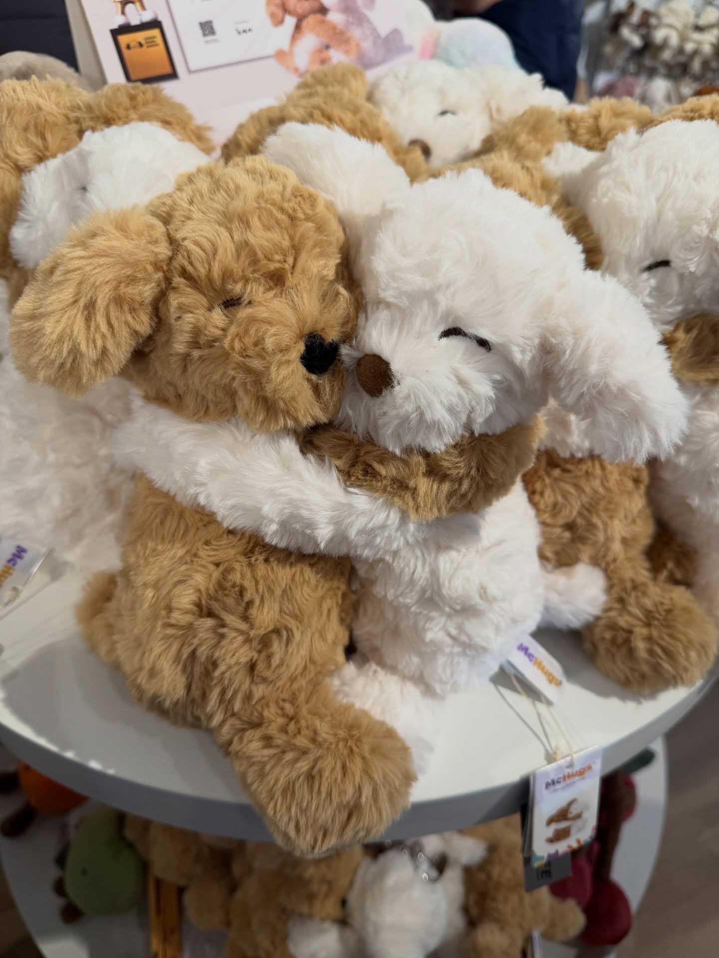 หน่อง - ธนา ฉัตรบริรักษ์