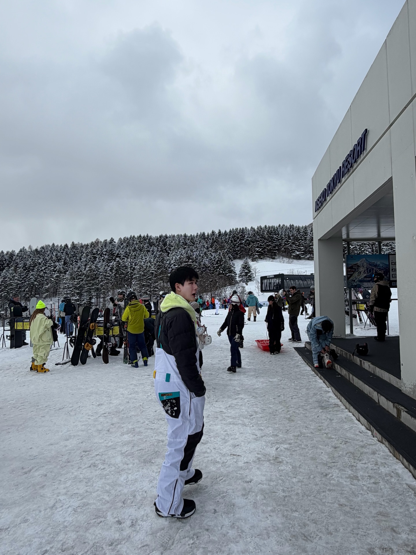 หน่อง - ธนา ฉัตรบริรักษ์