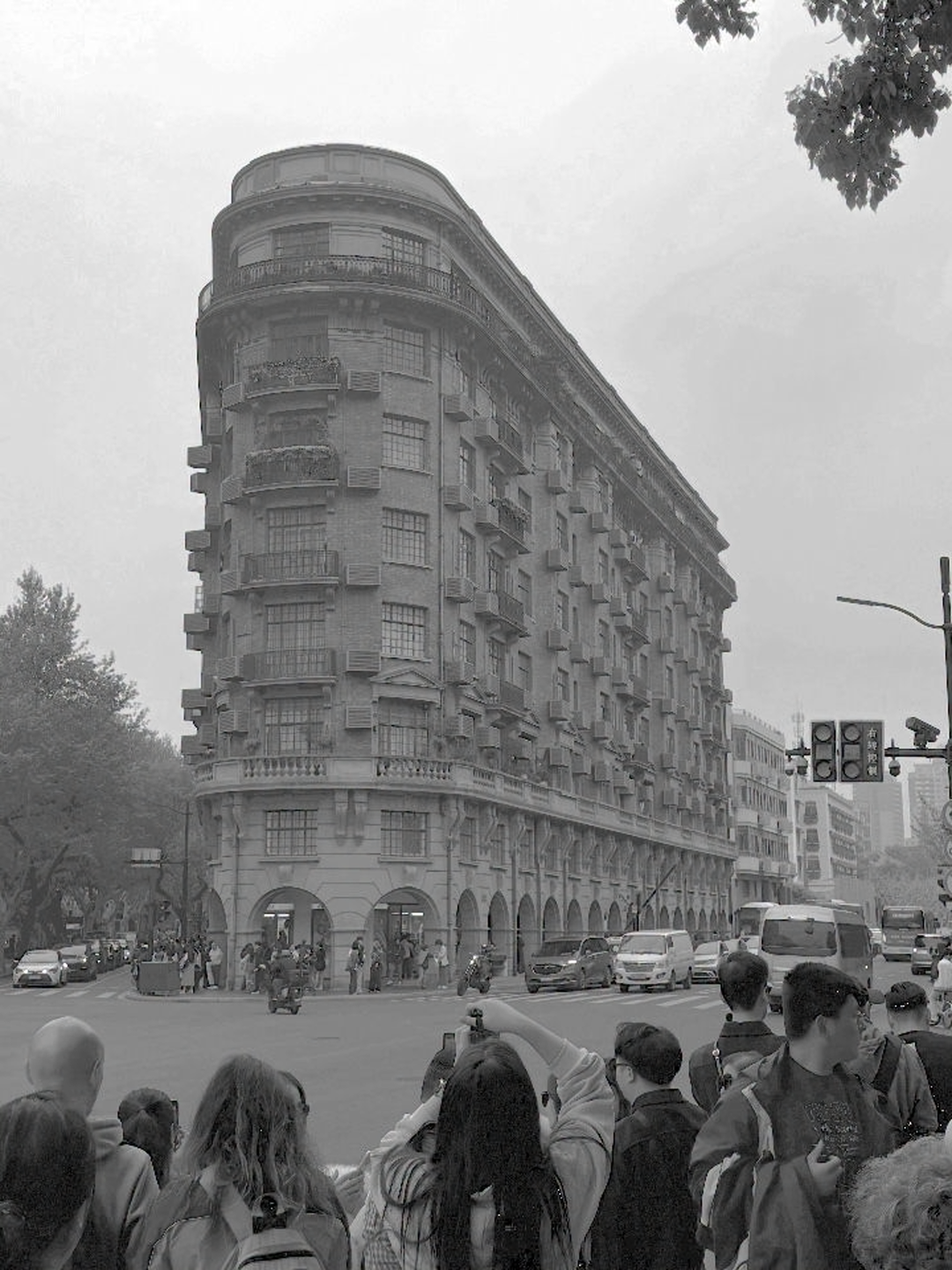 หน่อง - ธนา ฉัตรบริรักษ์