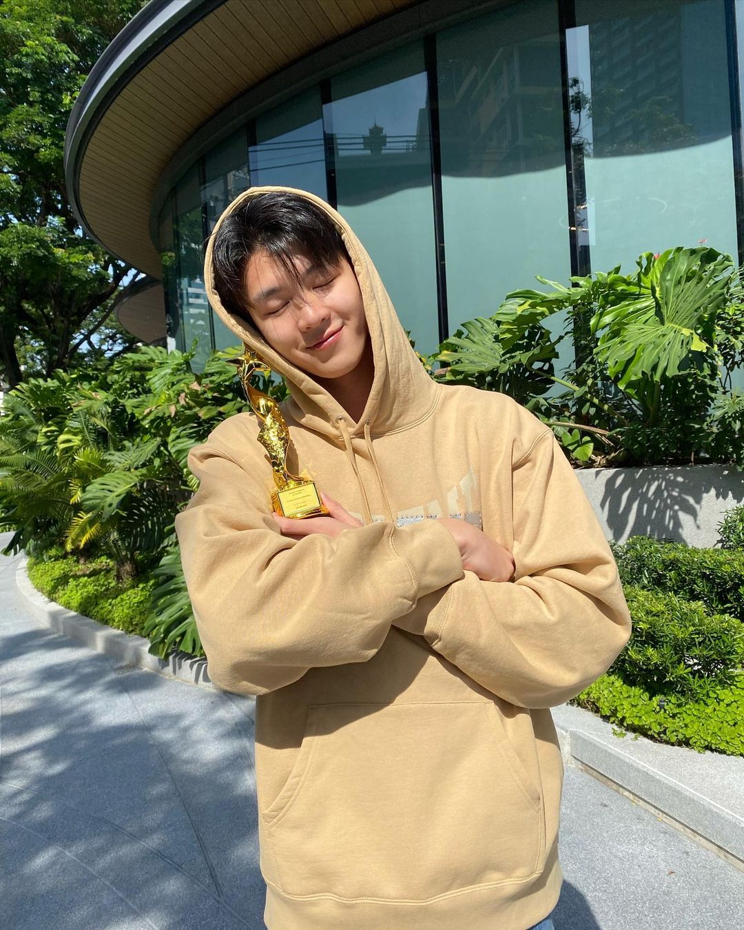 มีน - นิชคุณ ขจรบริรักษ์