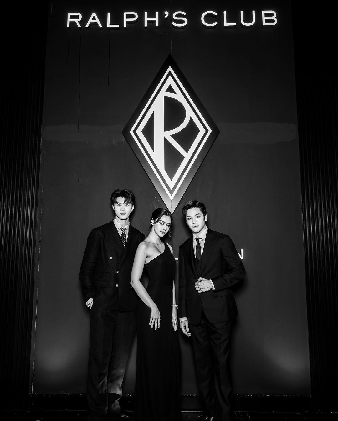 มีน - นิชคุณ ขจรบริรักษ์