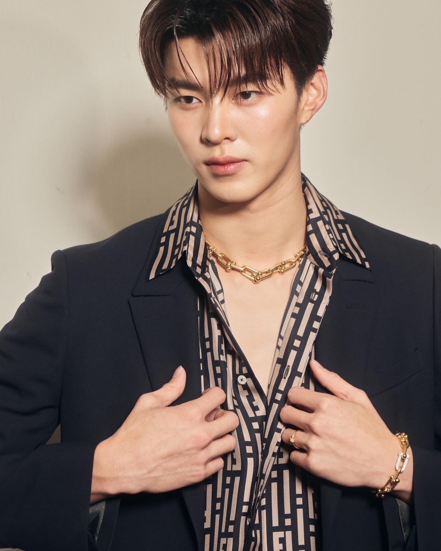มีน - นิชคุณ ขจรบริรักษ์