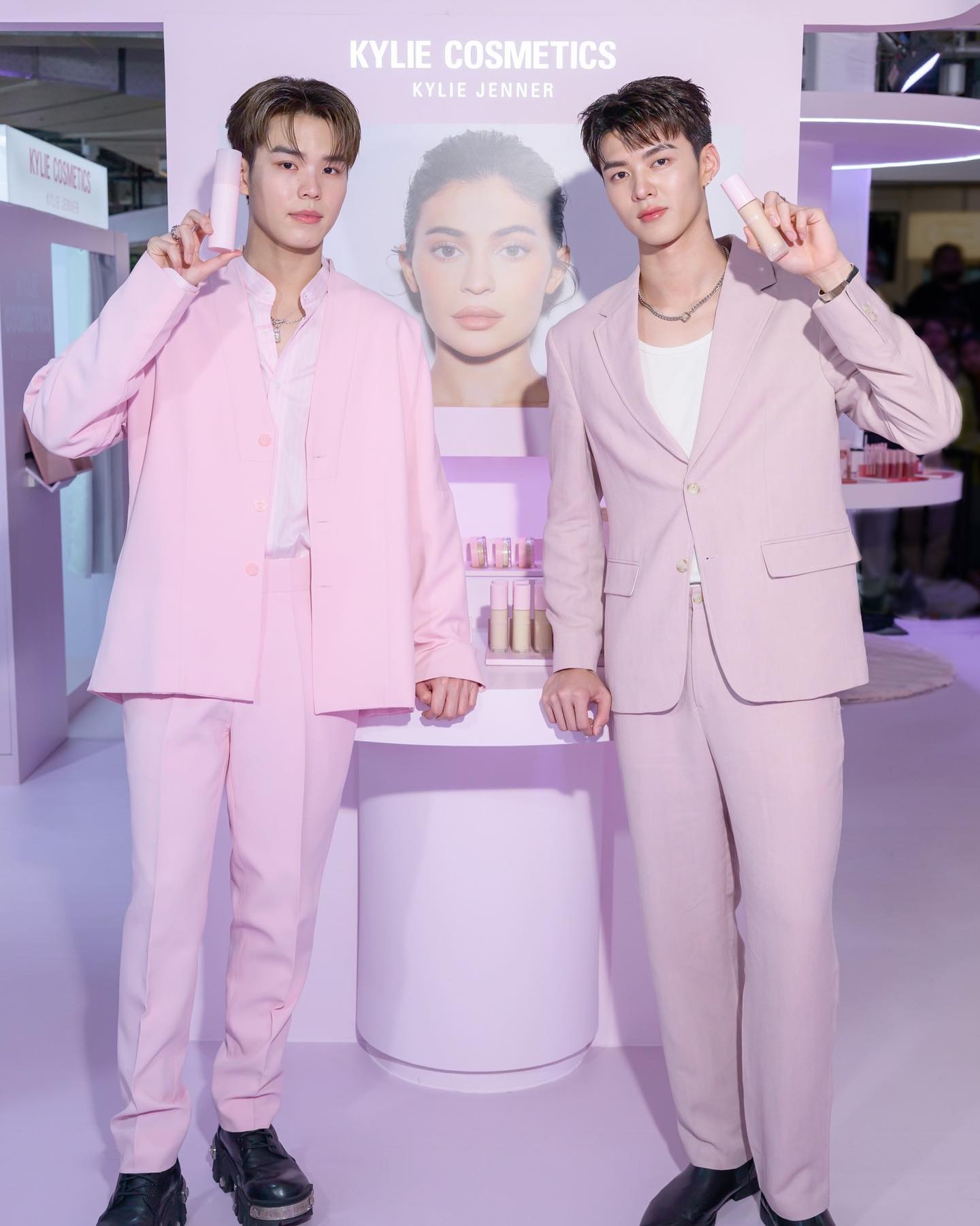 มีน - นิชคุณ ขจรบริรักษ์
