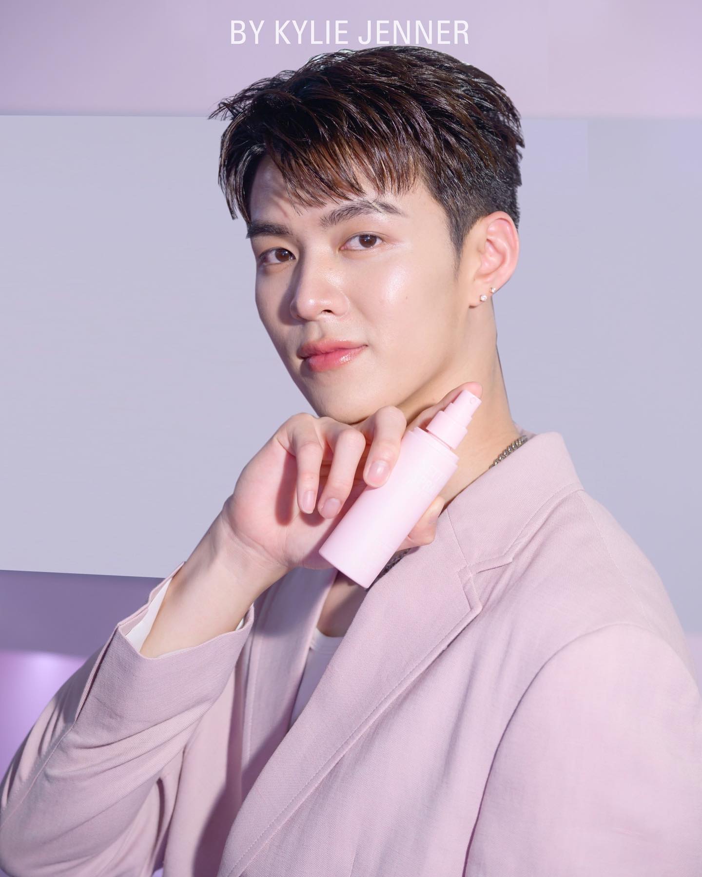 มีน - นิชคุณ ขจรบริรักษ์