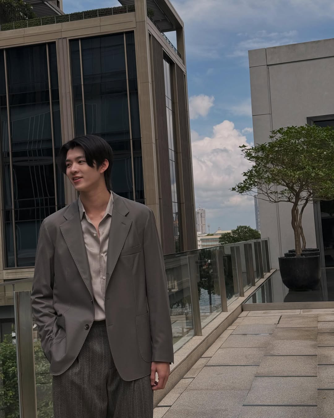 มีน - นิชคุณ ขจรบริรักษ์