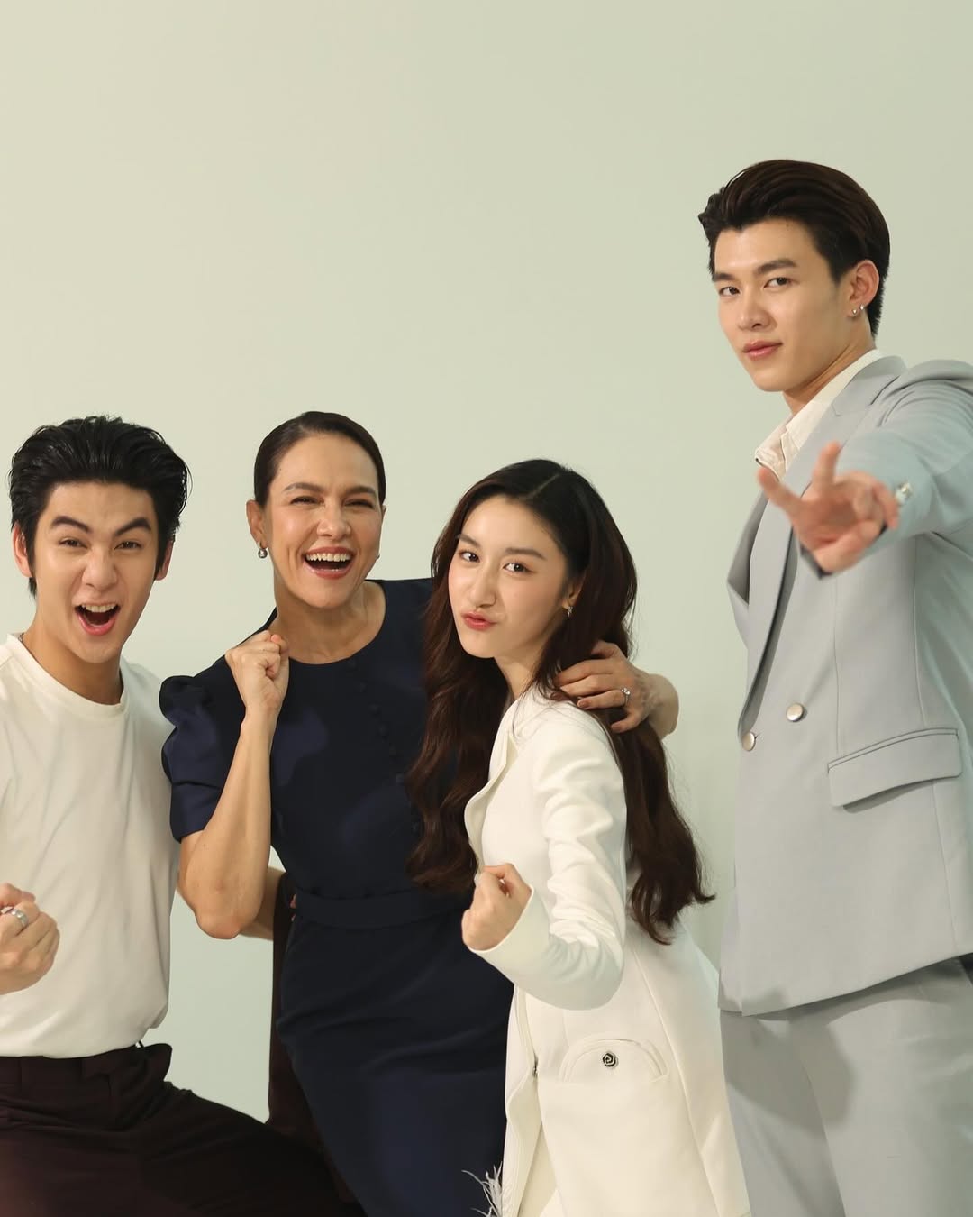 มีน - นิชคุณ ขจรบริรักษ์