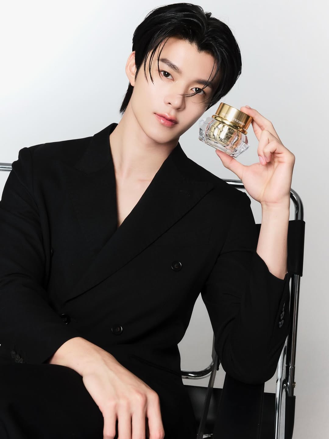 มีน - นิชคุณ ขจรบริรักษ์