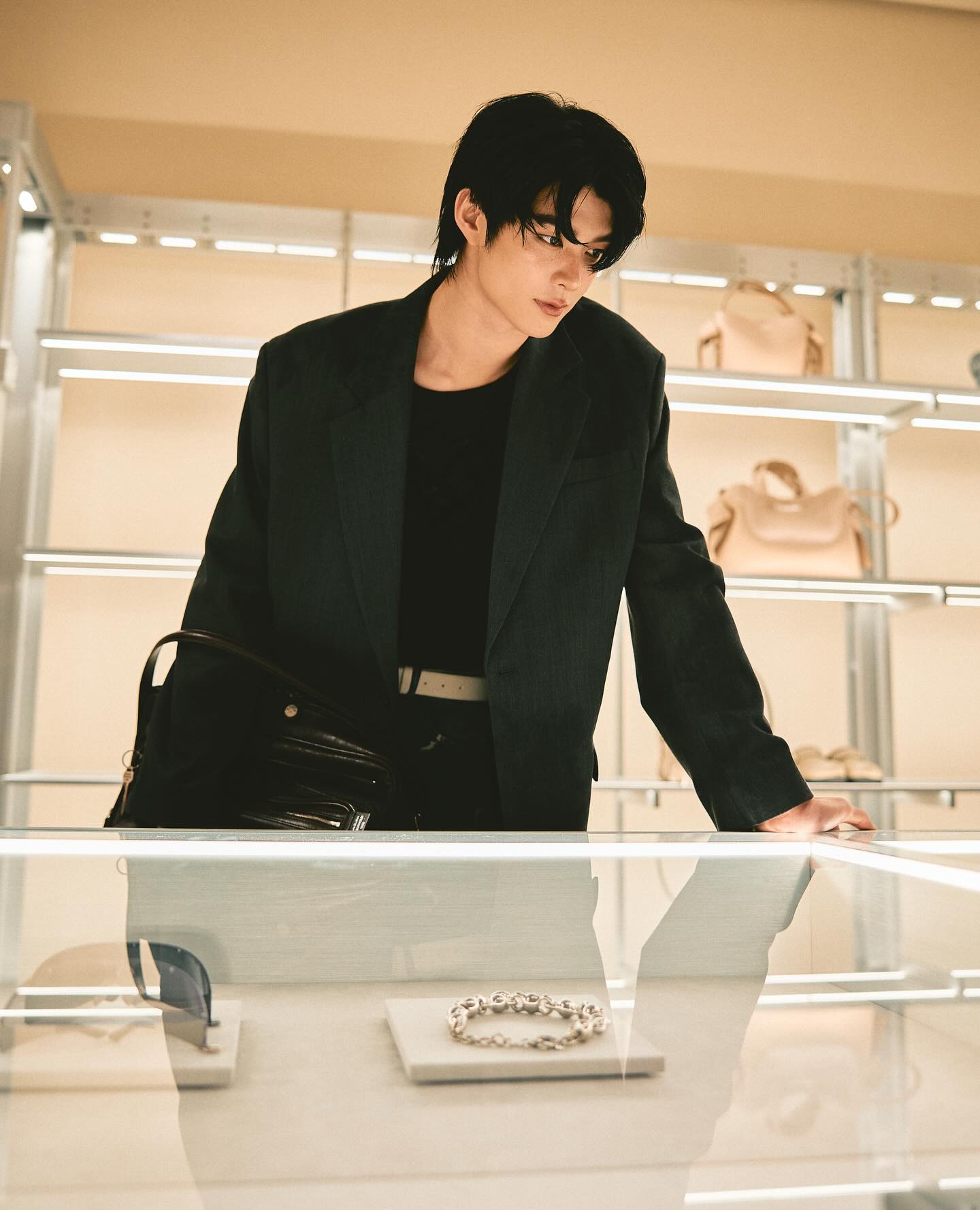 มีน - นิชคุณ ขจรบริรักษ์