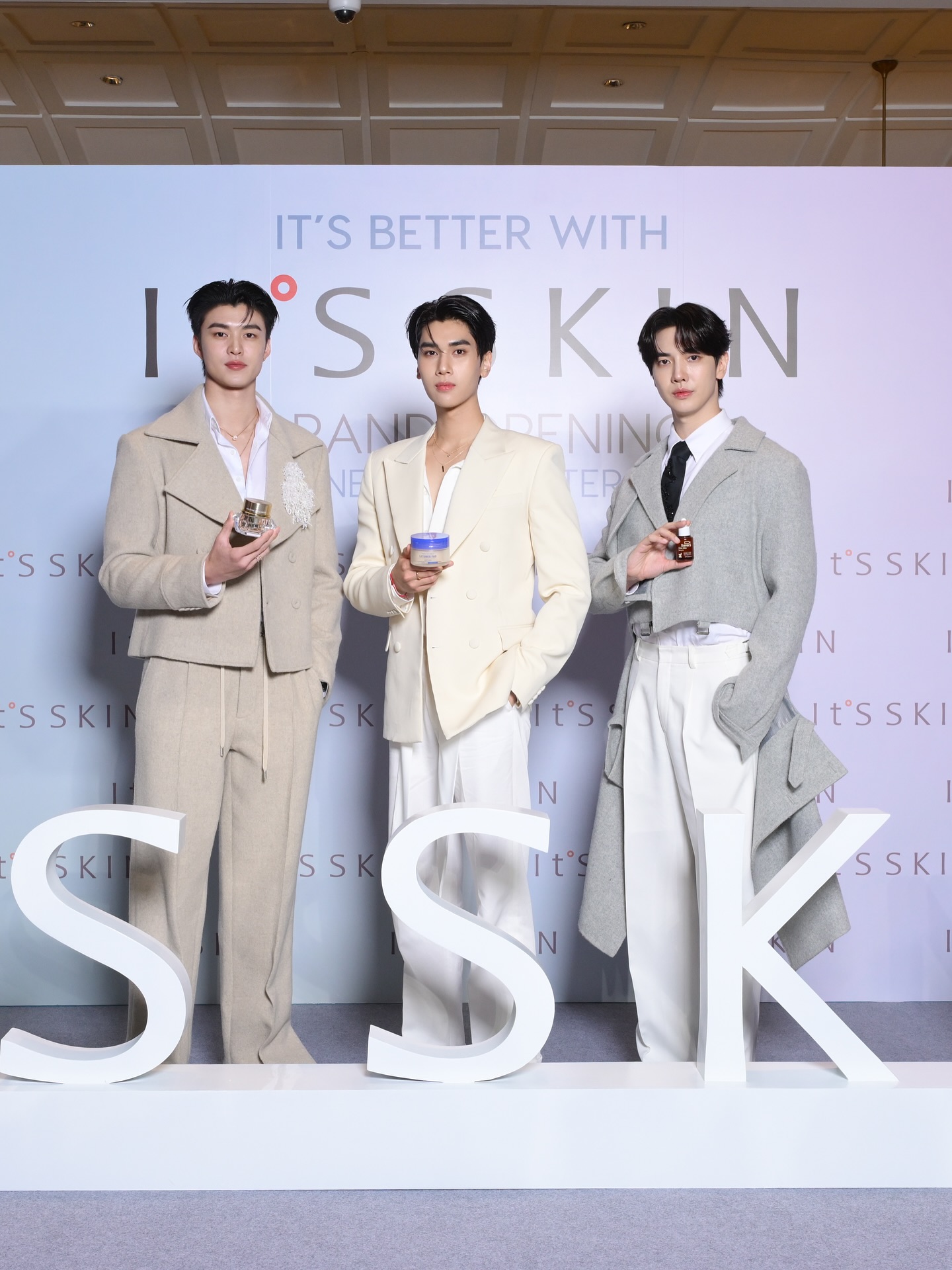 มีน - นิชคุณ ขจรบริรักษ์