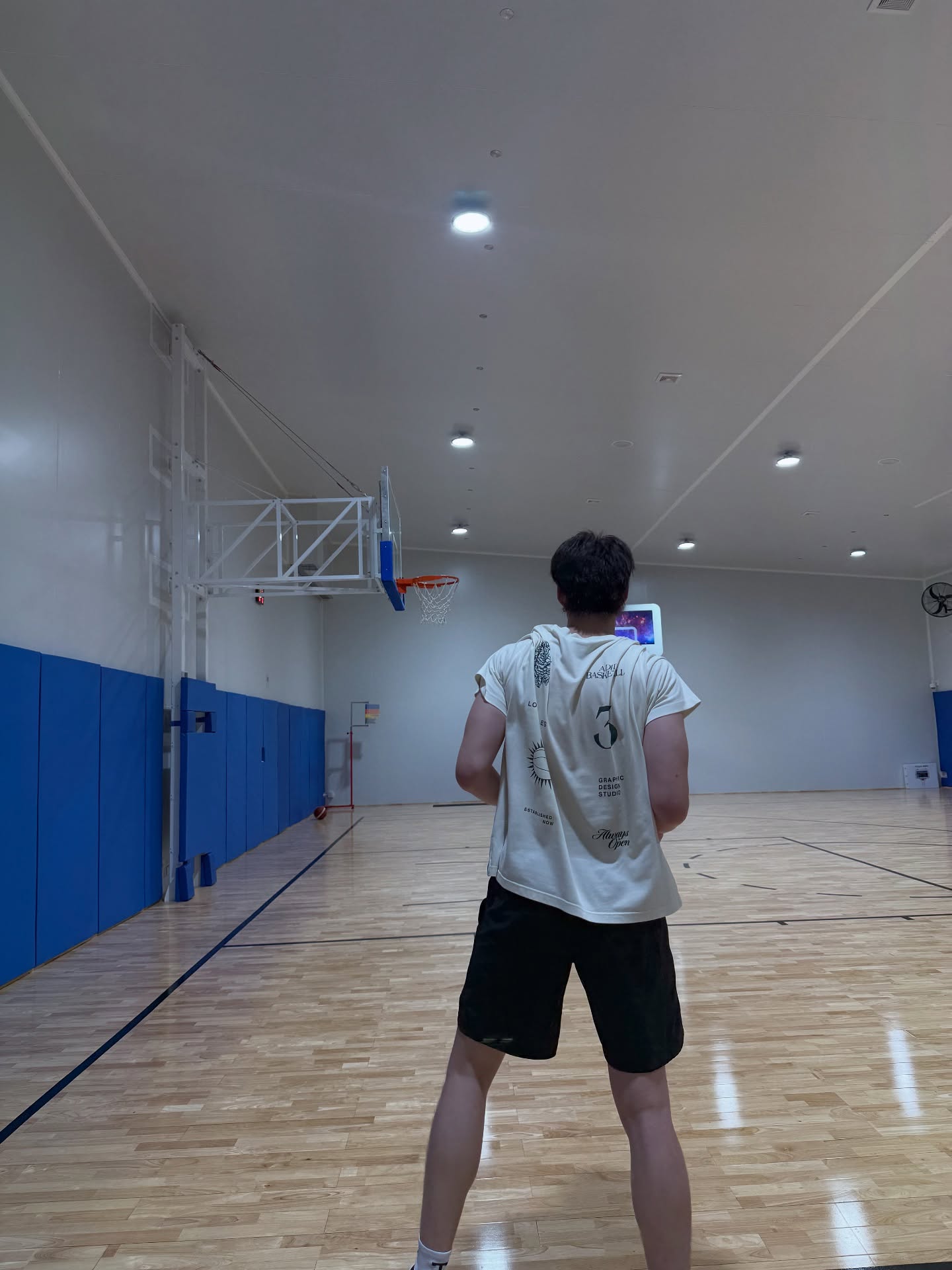 มีน - นิชคุณ ขจรบริรักษ์