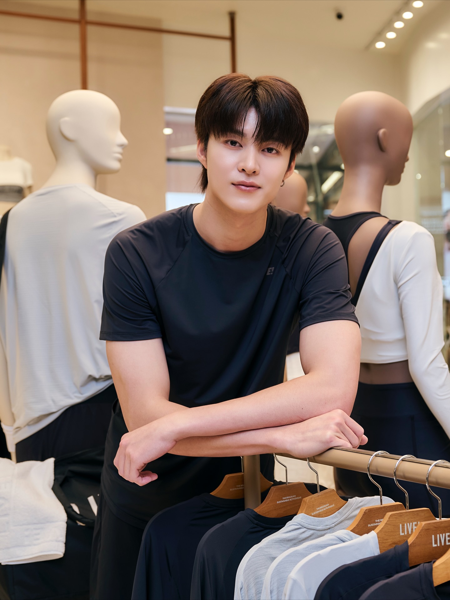 มีน - นิชคุณ ขจรบริรักษ์