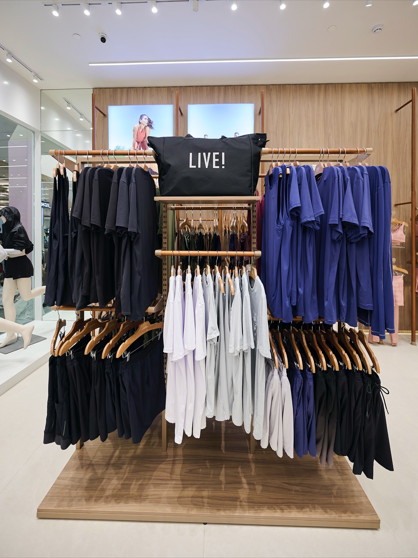 มีน - นิชคุณ ขจรบริรักษ์