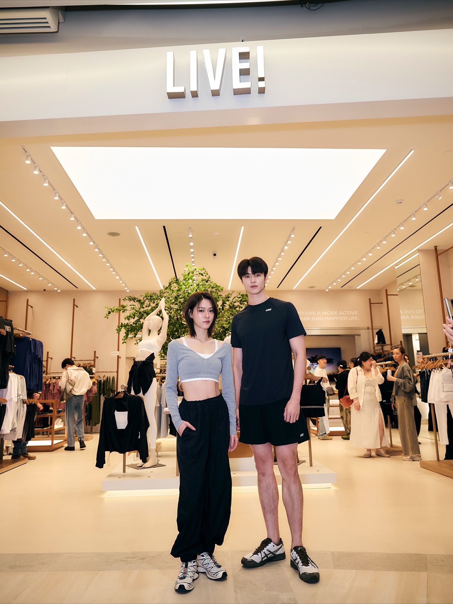 มีน - นิชคุณ ขจรบริรักษ์