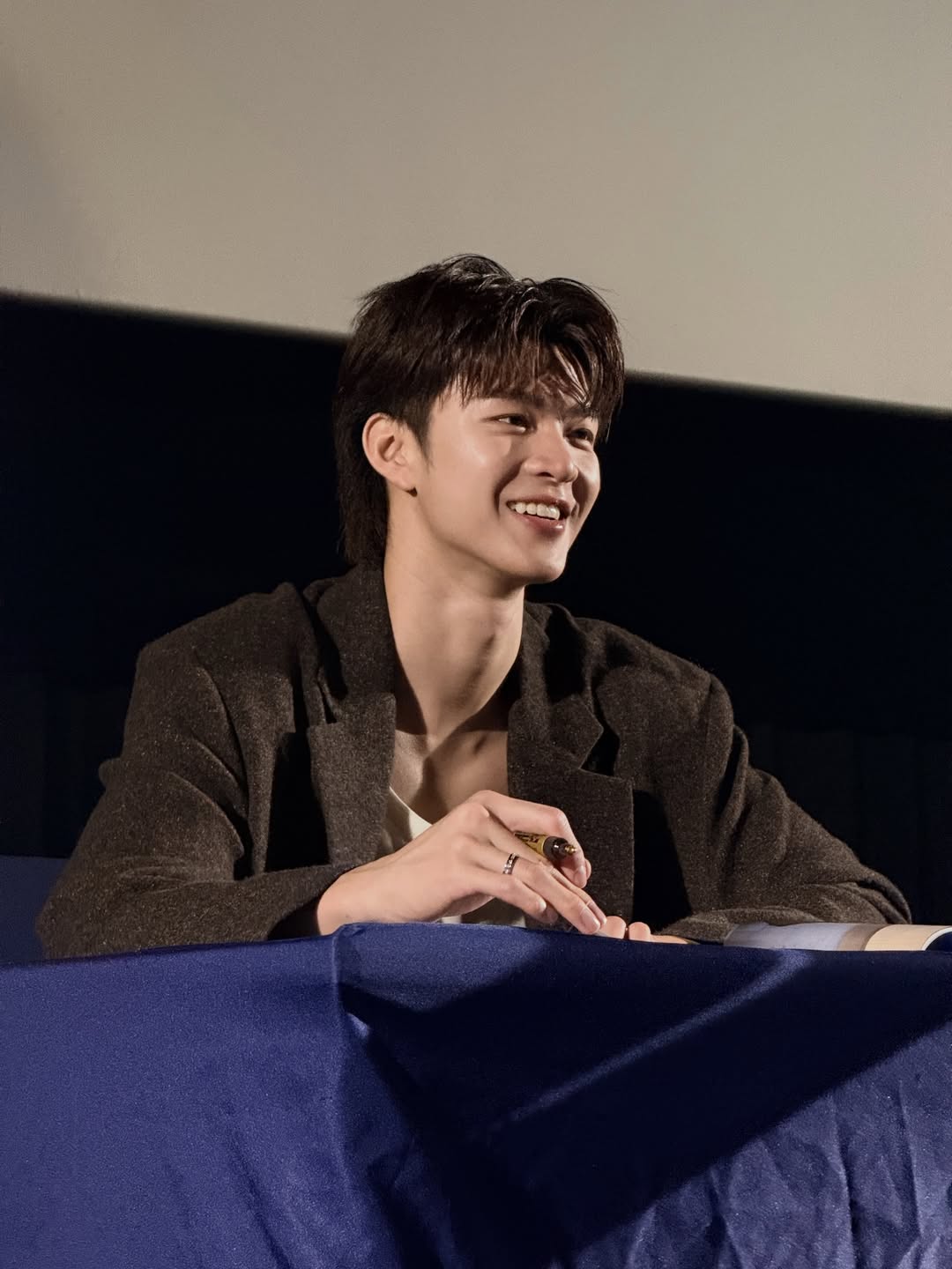 มีน - นิชคุณ ขจรบริรักษ์