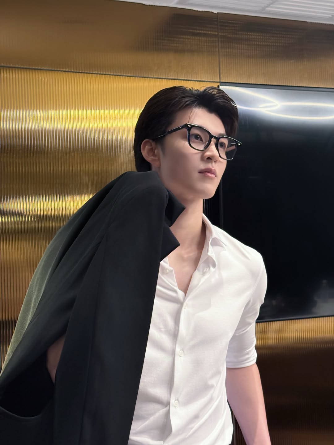 มีน - นิชคุณ ขจรบริรักษ์