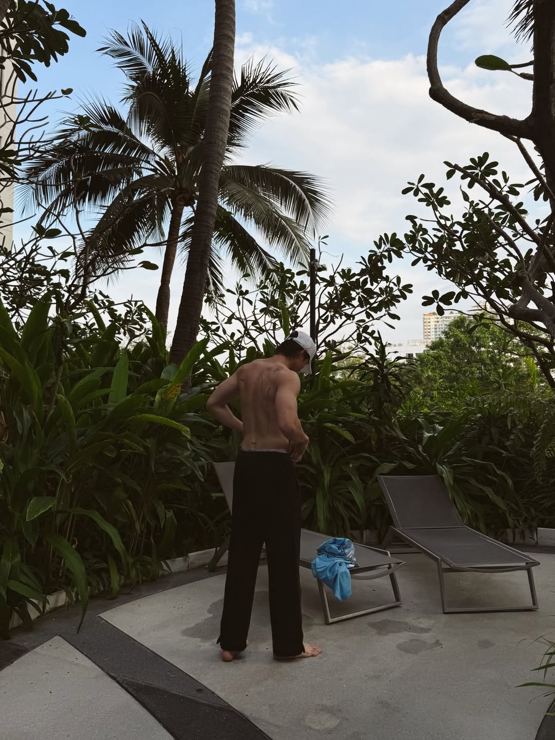 มีน - นิชคุณ ขจรบริรักษ์