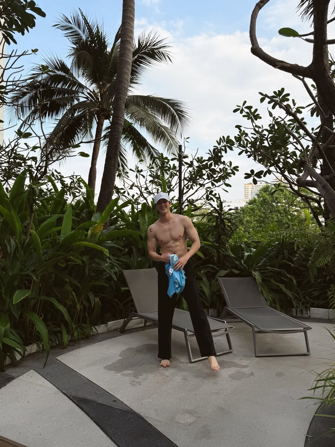 มีน - นิชคุณ ขจรบริรักษ์