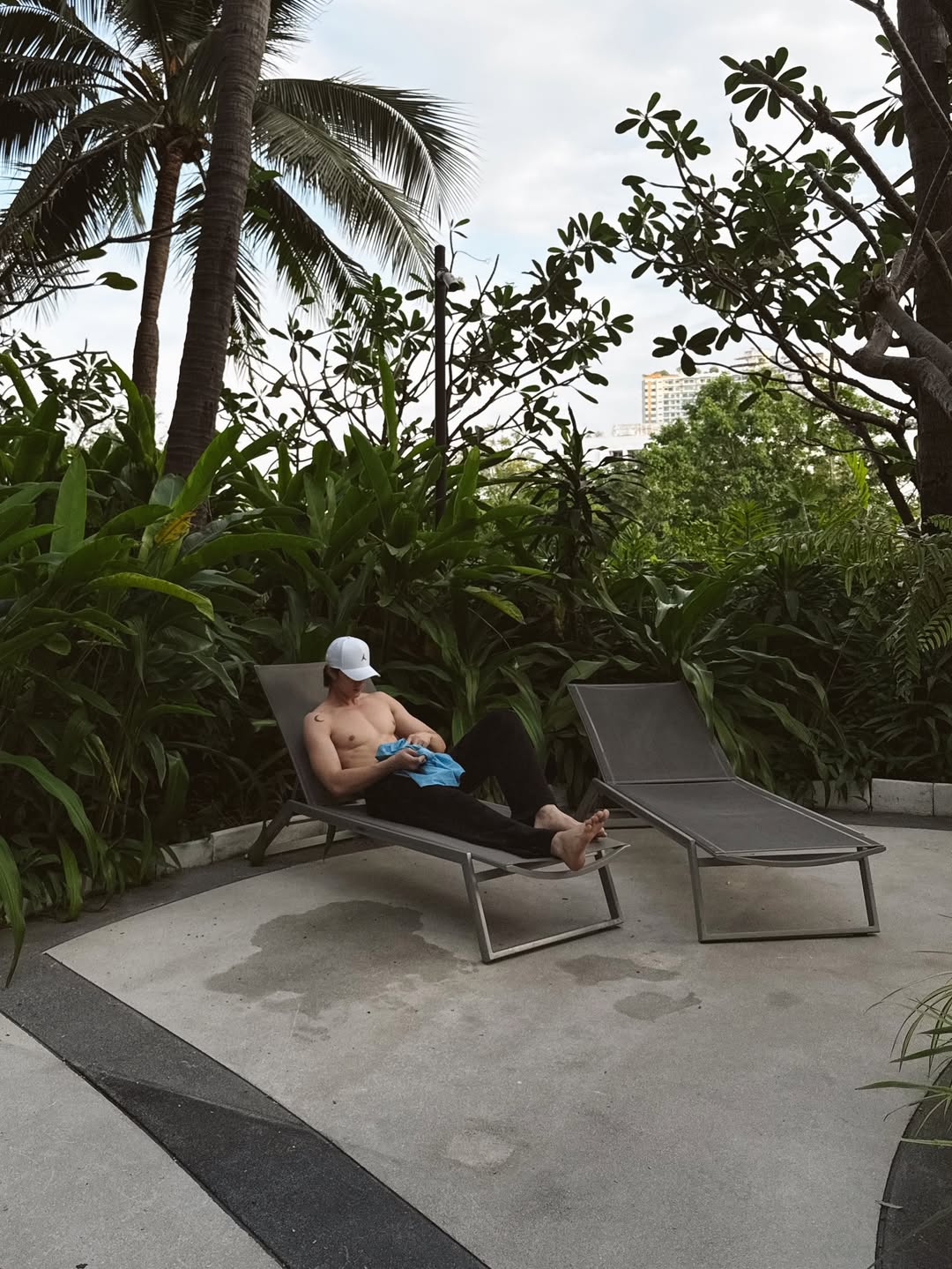 มีน - นิชคุณ ขจรบริรักษ์