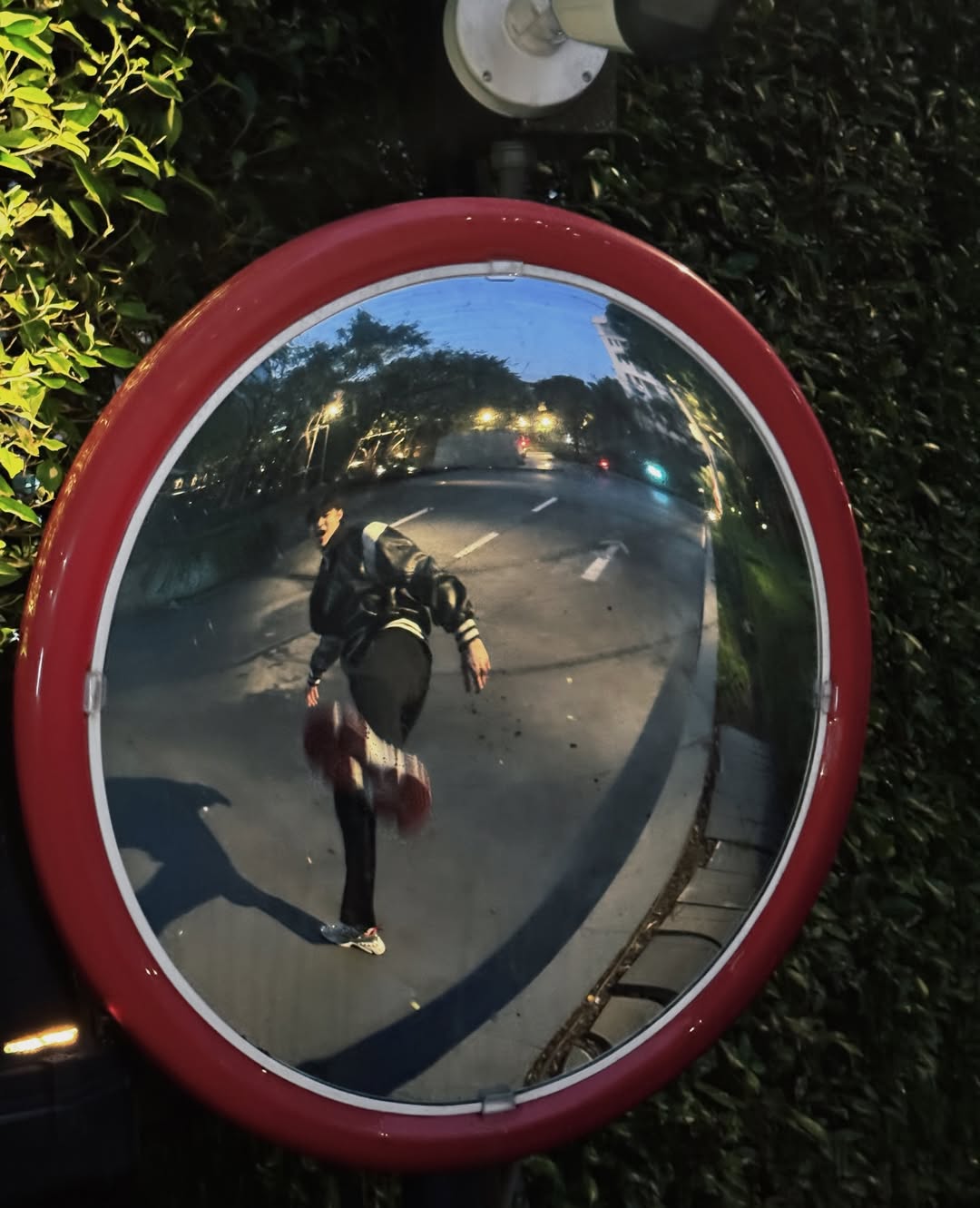 มีน - นิชคุณ ขจรบริรักษ์