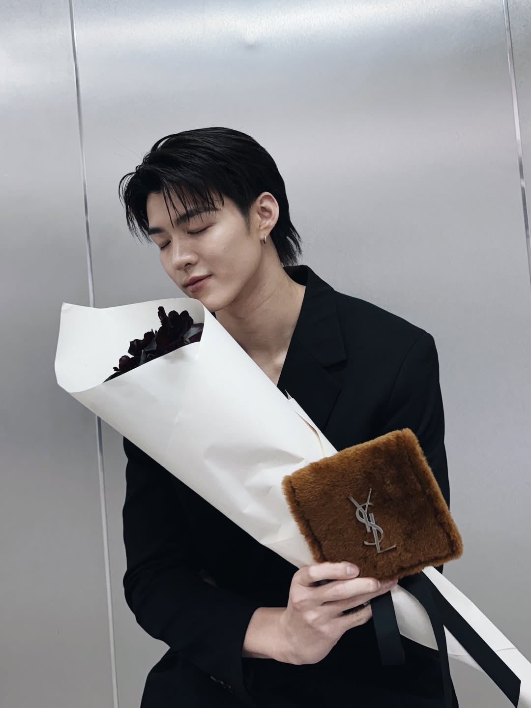 มีน - นิชคุณ ขจรบริรักษ์