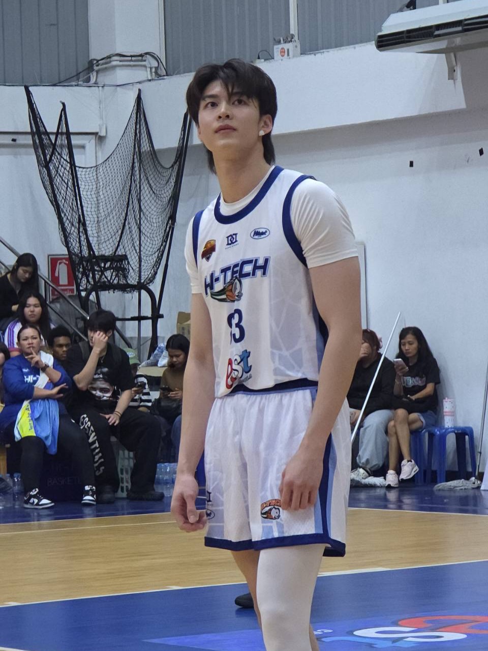 มีน - นิชคุณ ขจรบริรักษ์