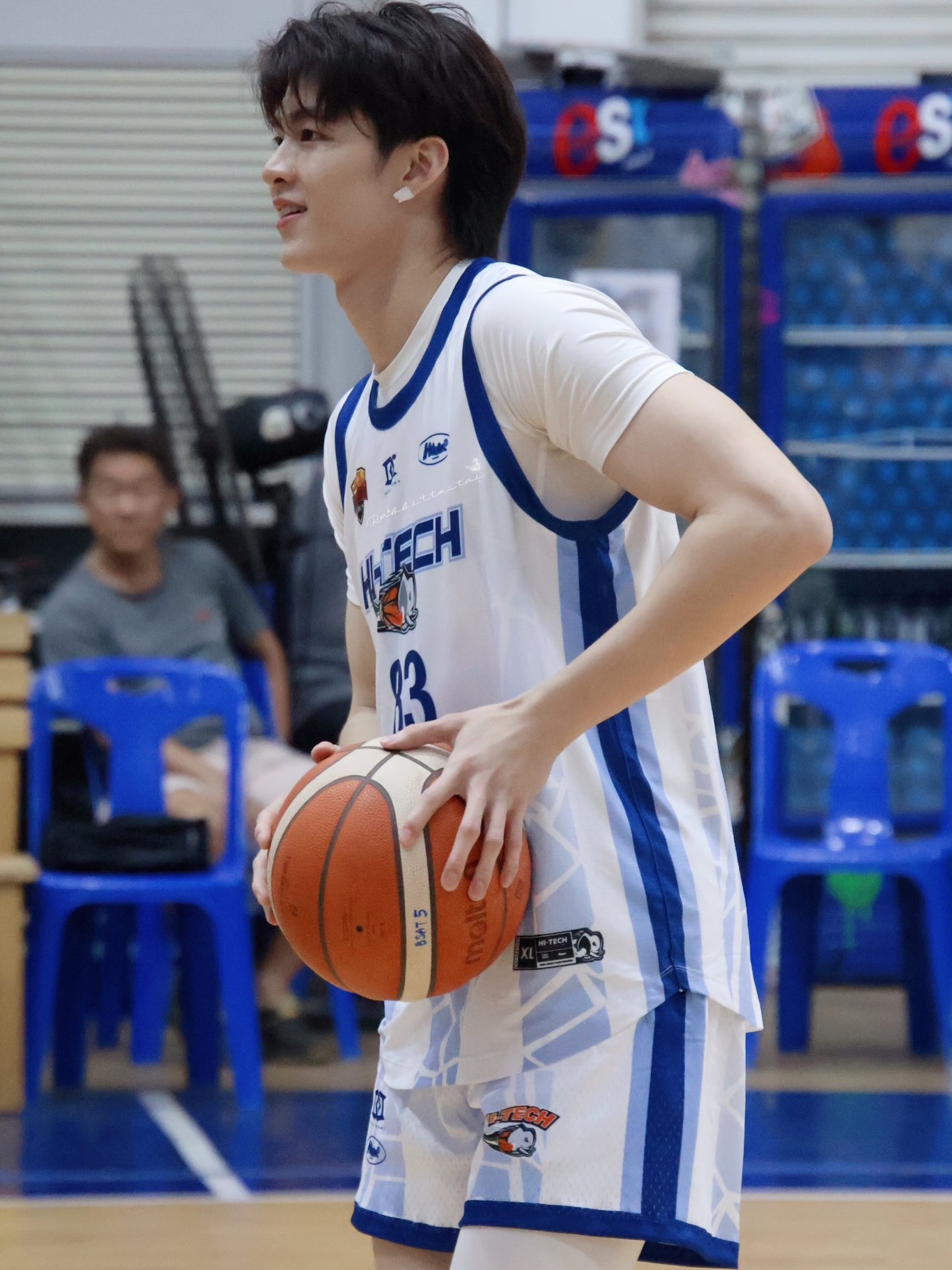 มีน - นิชคุณ ขจรบริรักษ์