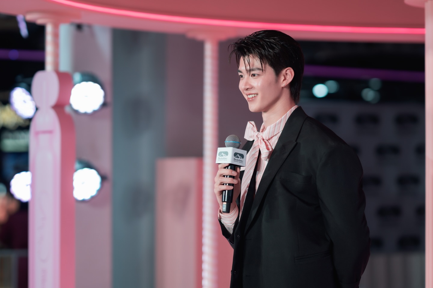 มีน - นิชคุณ ขจรบริรักษ์