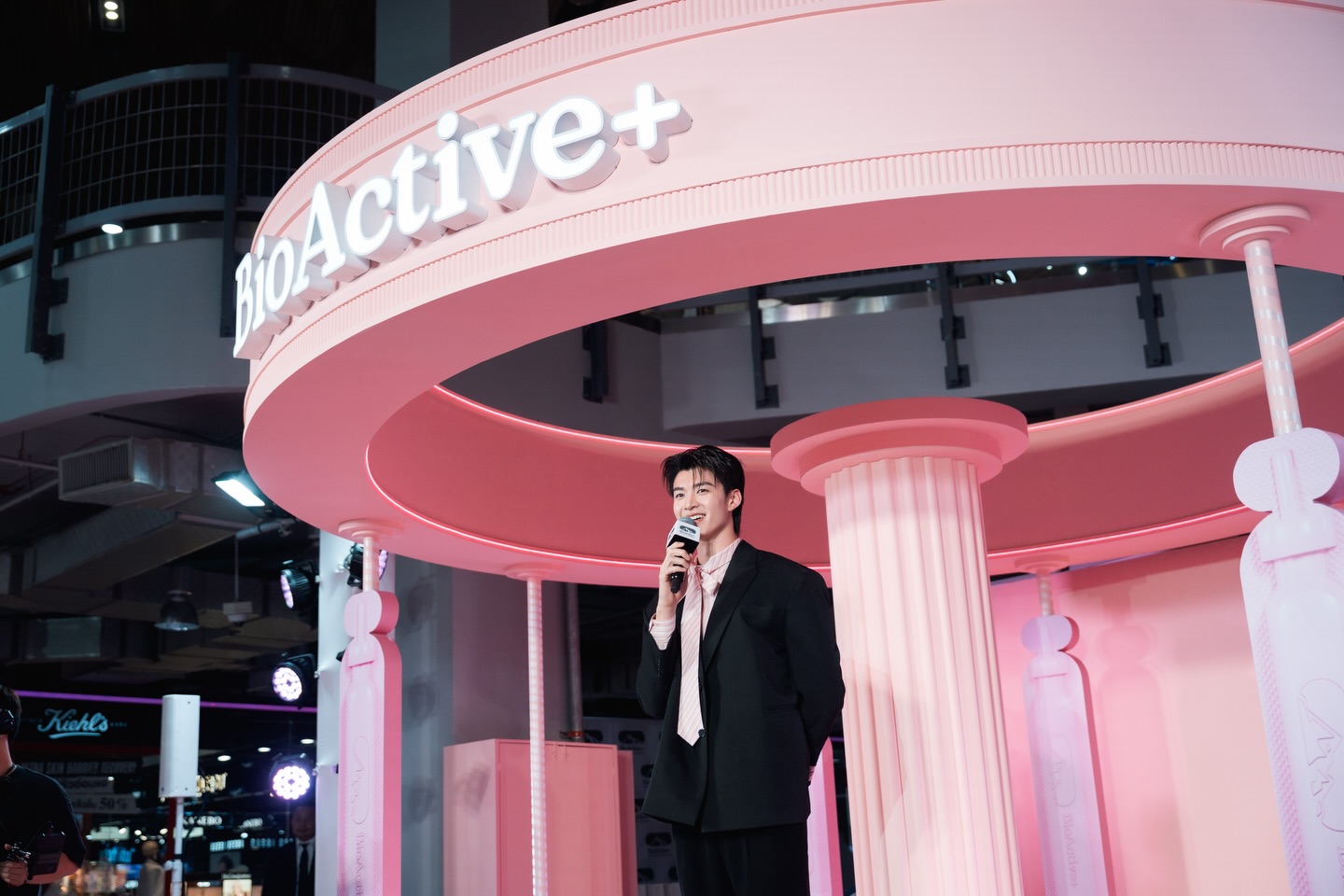 มีน - นิชคุณ ขจรบริรักษ์