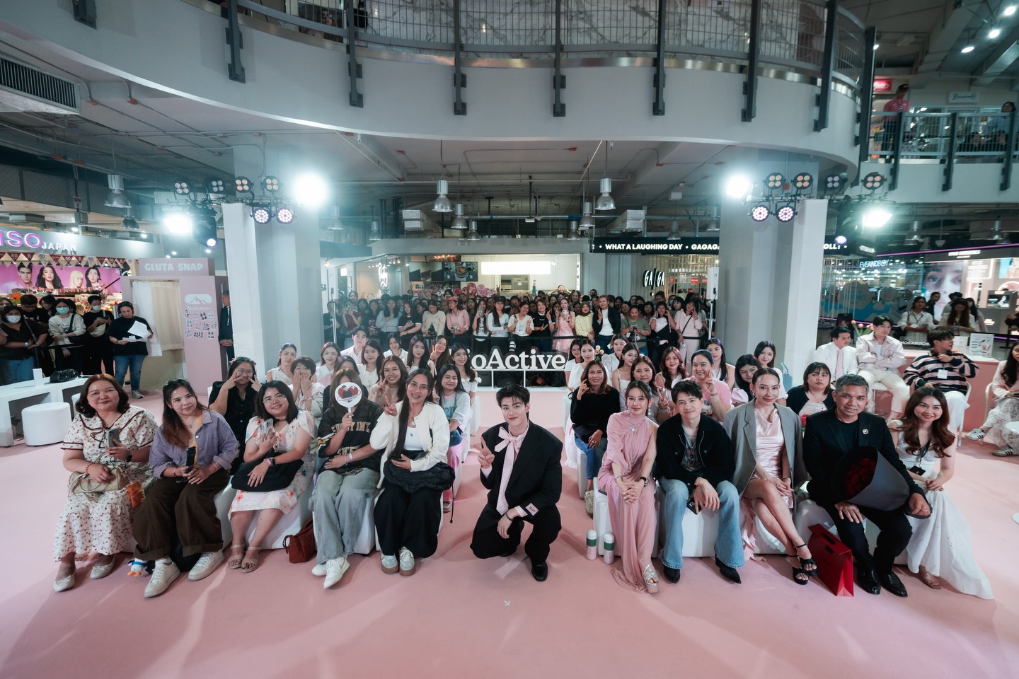 มีน - นิชคุณ ขจรบริรักษ์