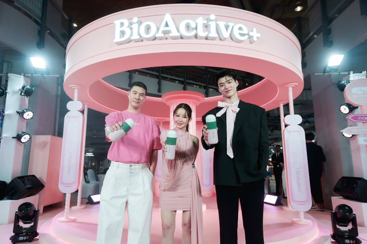 มีน - นิชคุณ ขจรบริรักษ์