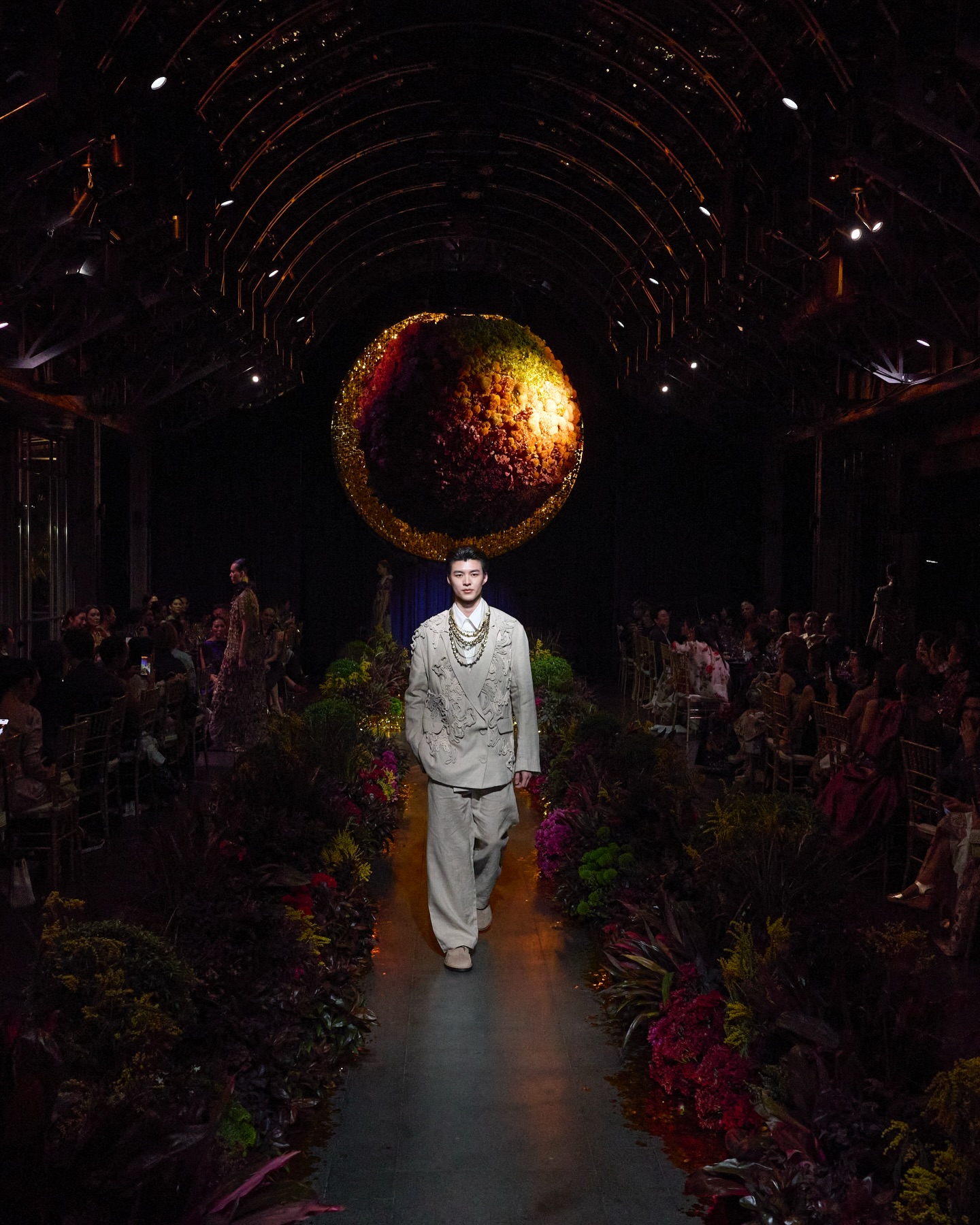 มีน - นิชคุณ ขจรบริรักษ์