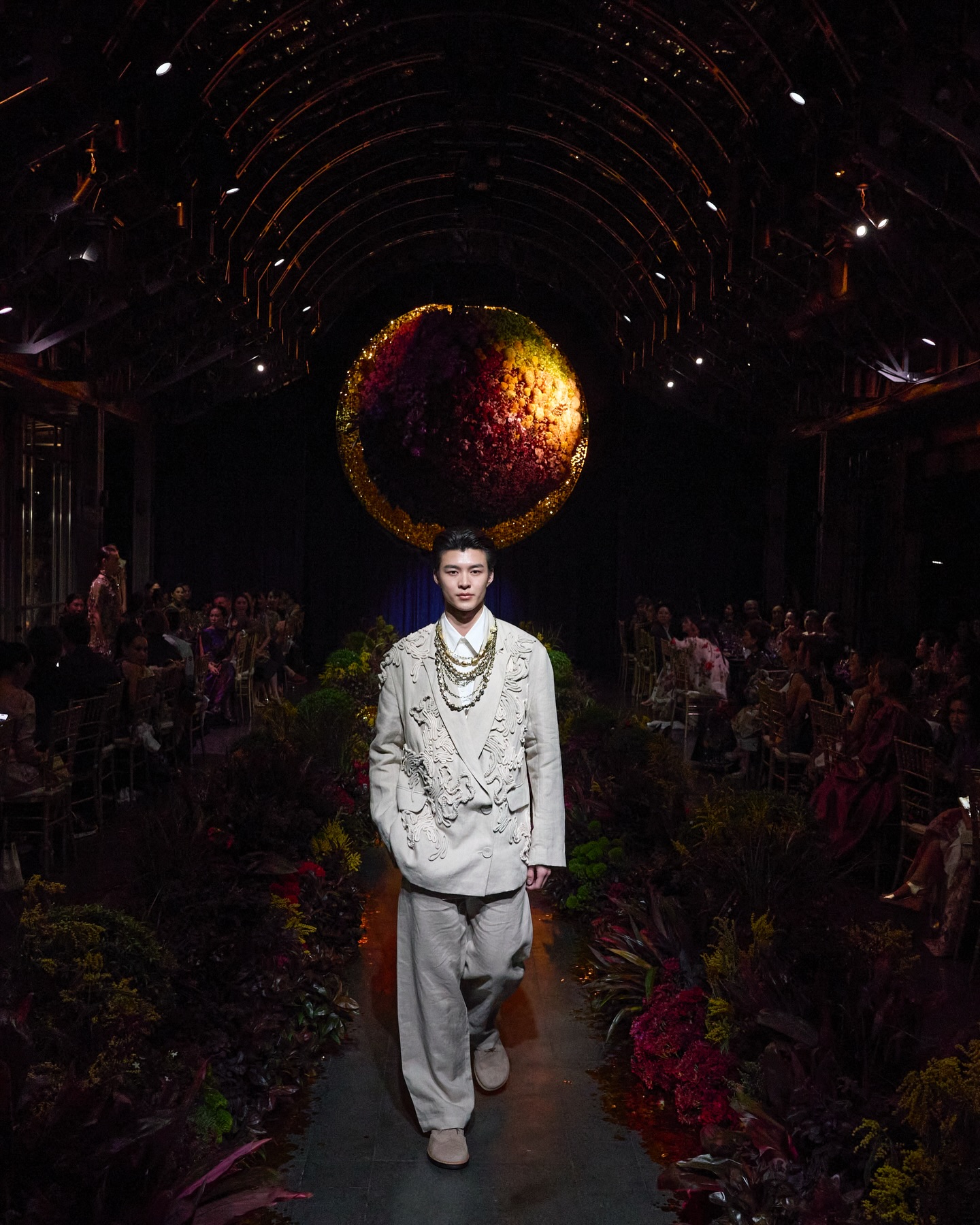 มีน - นิชคุณ ขจรบริรักษ์