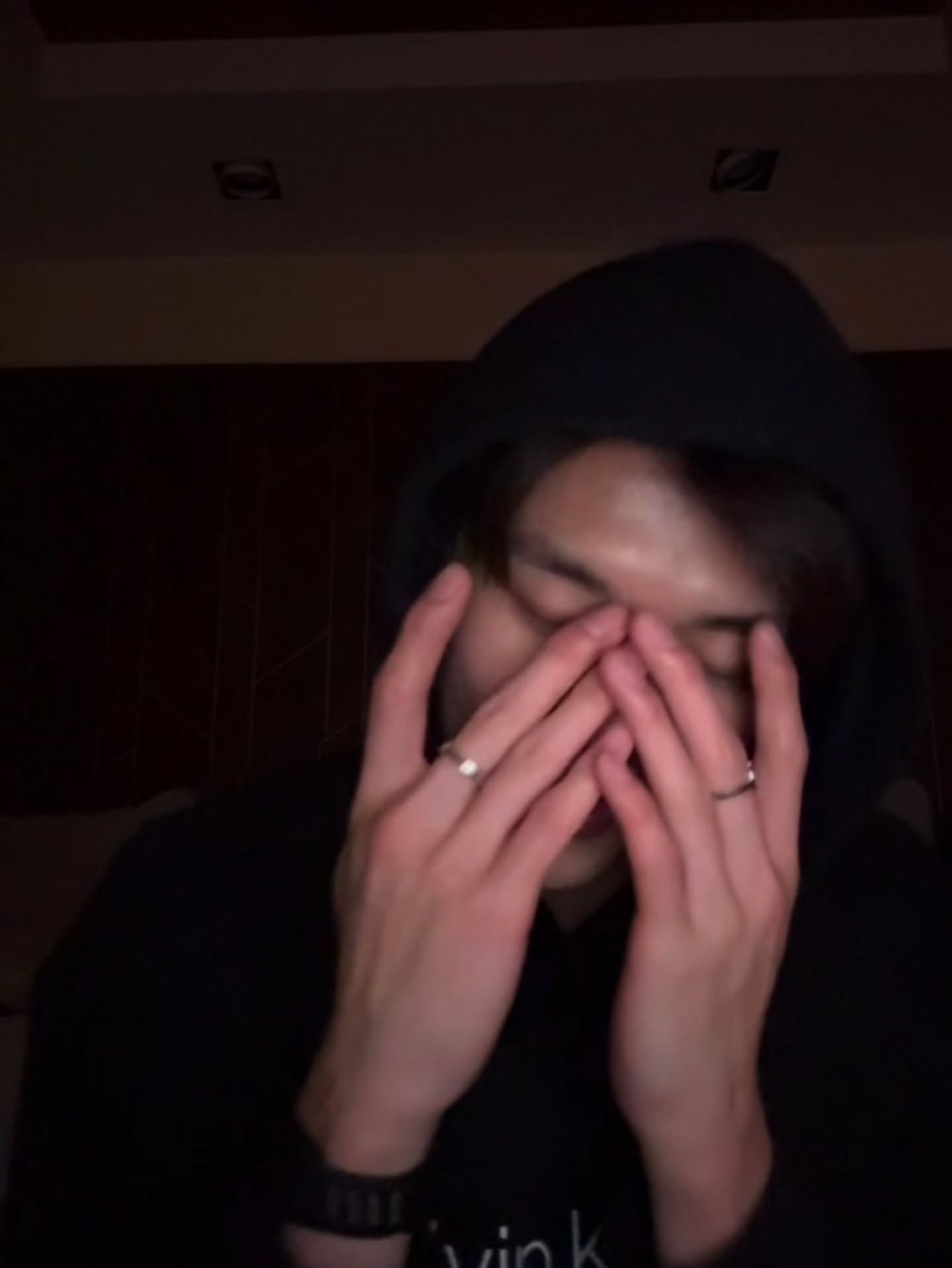 มีน - นิชคุณ ขจรบริรักษ์