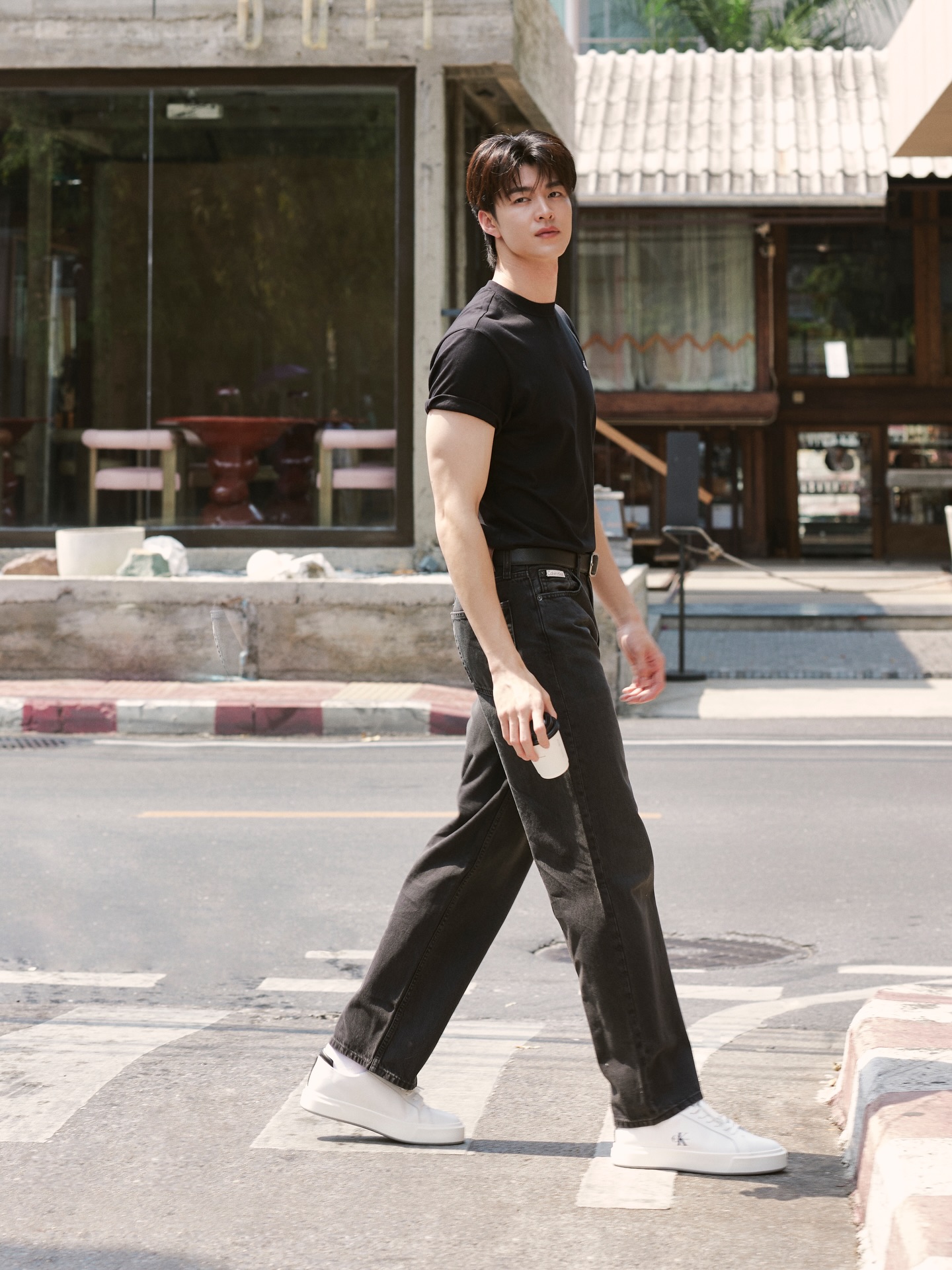 มีน - นิชคุณ ขจรบริรักษ์