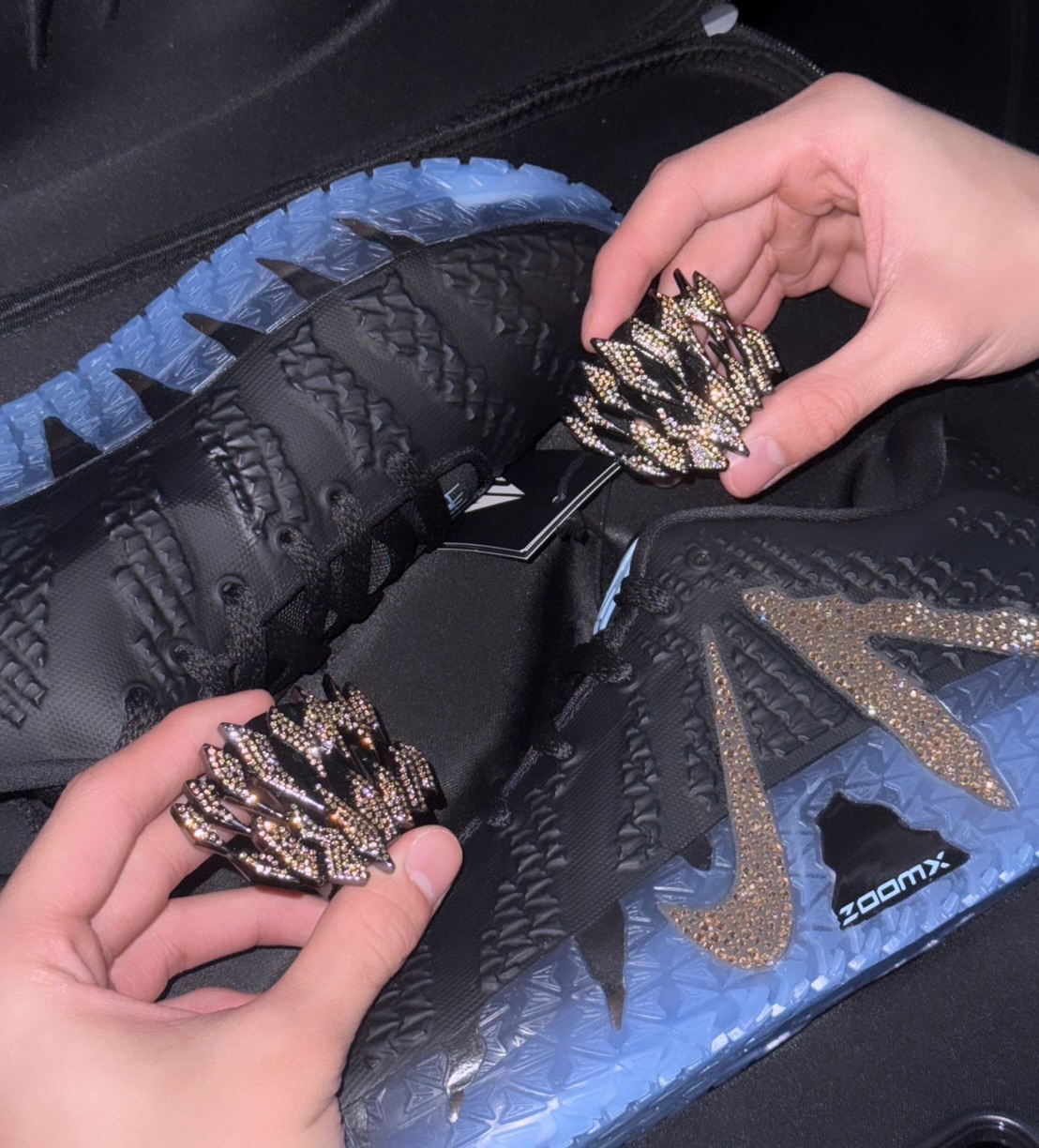 มีน - นิชคุณ ขจรบริรักษ์