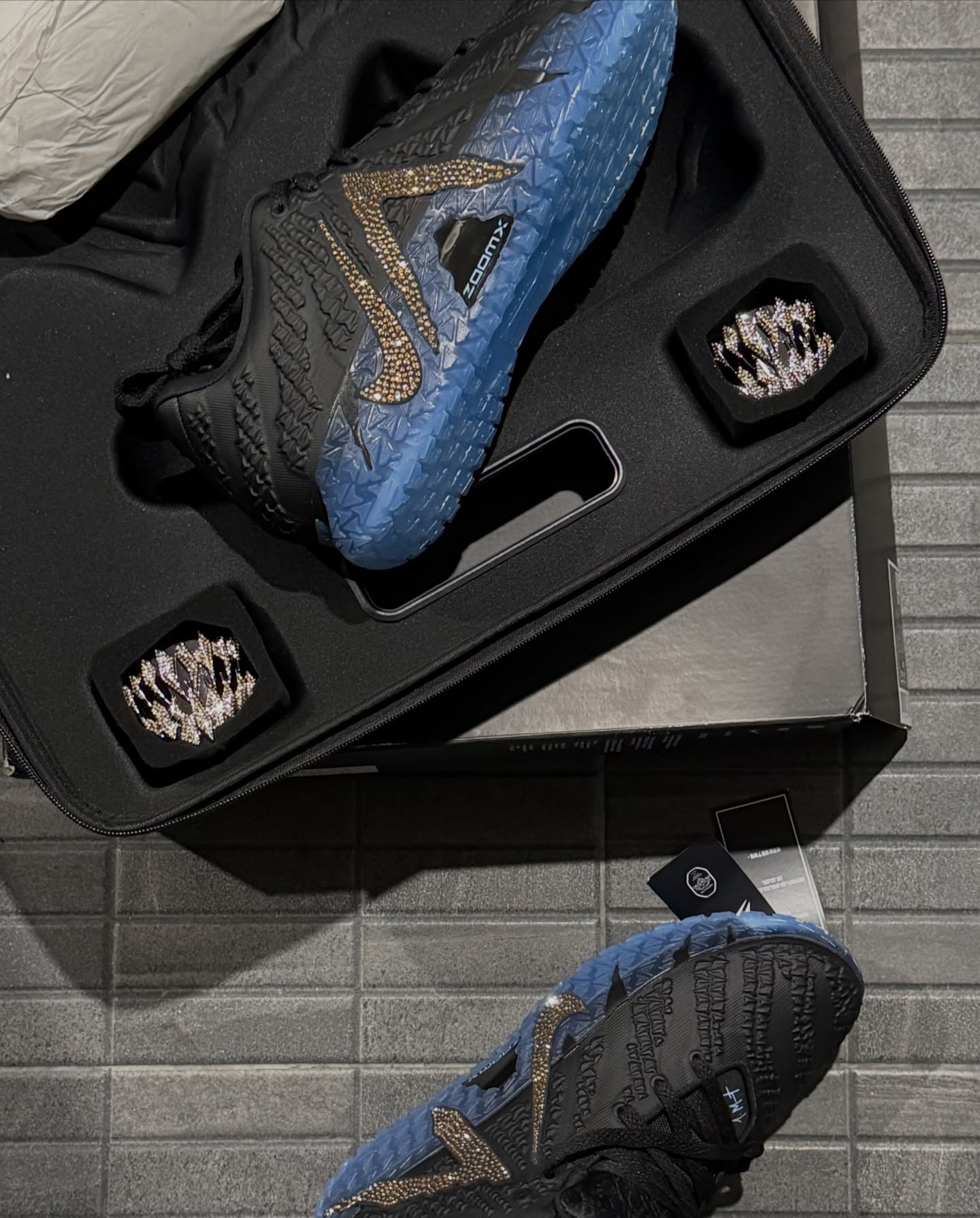 มีน - นิชคุณ ขจรบริรักษ์