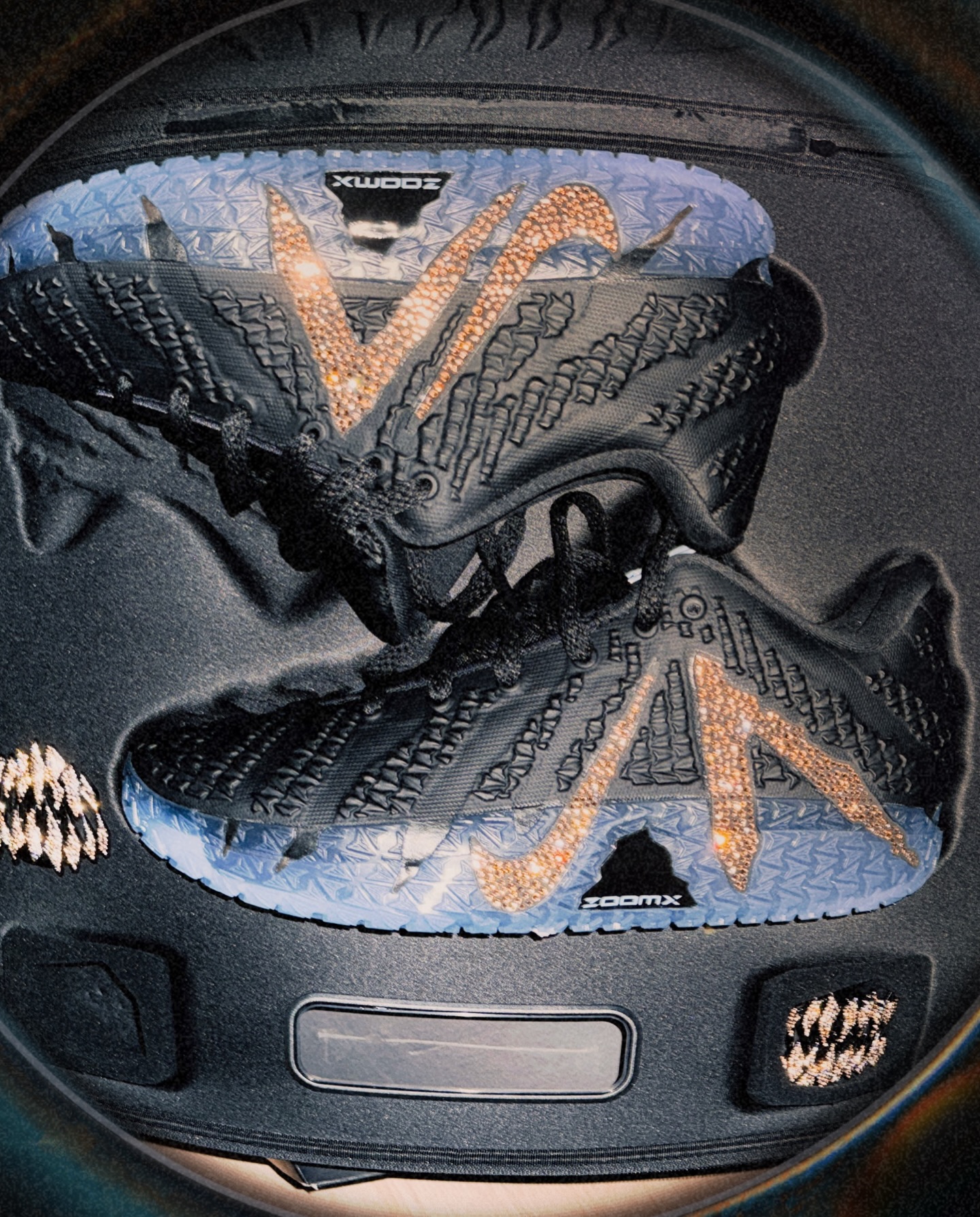 มีน - นิชคุณ ขจรบริรักษ์