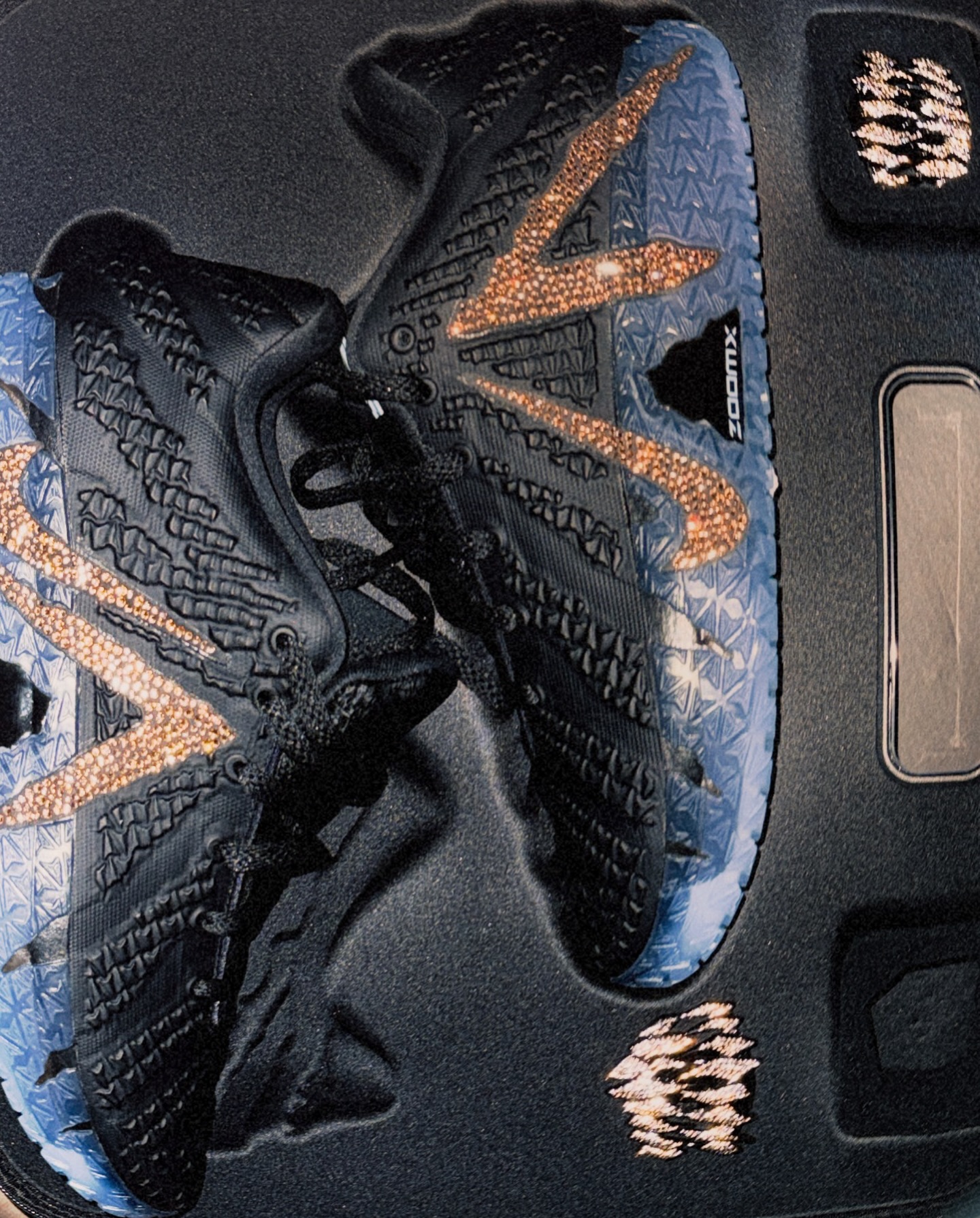 มีน - นิชคุณ ขจรบริรักษ์