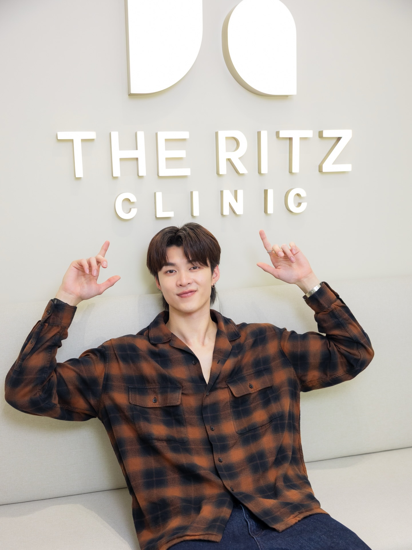 มีน - นิชคุณ ขจรบริรักษ์