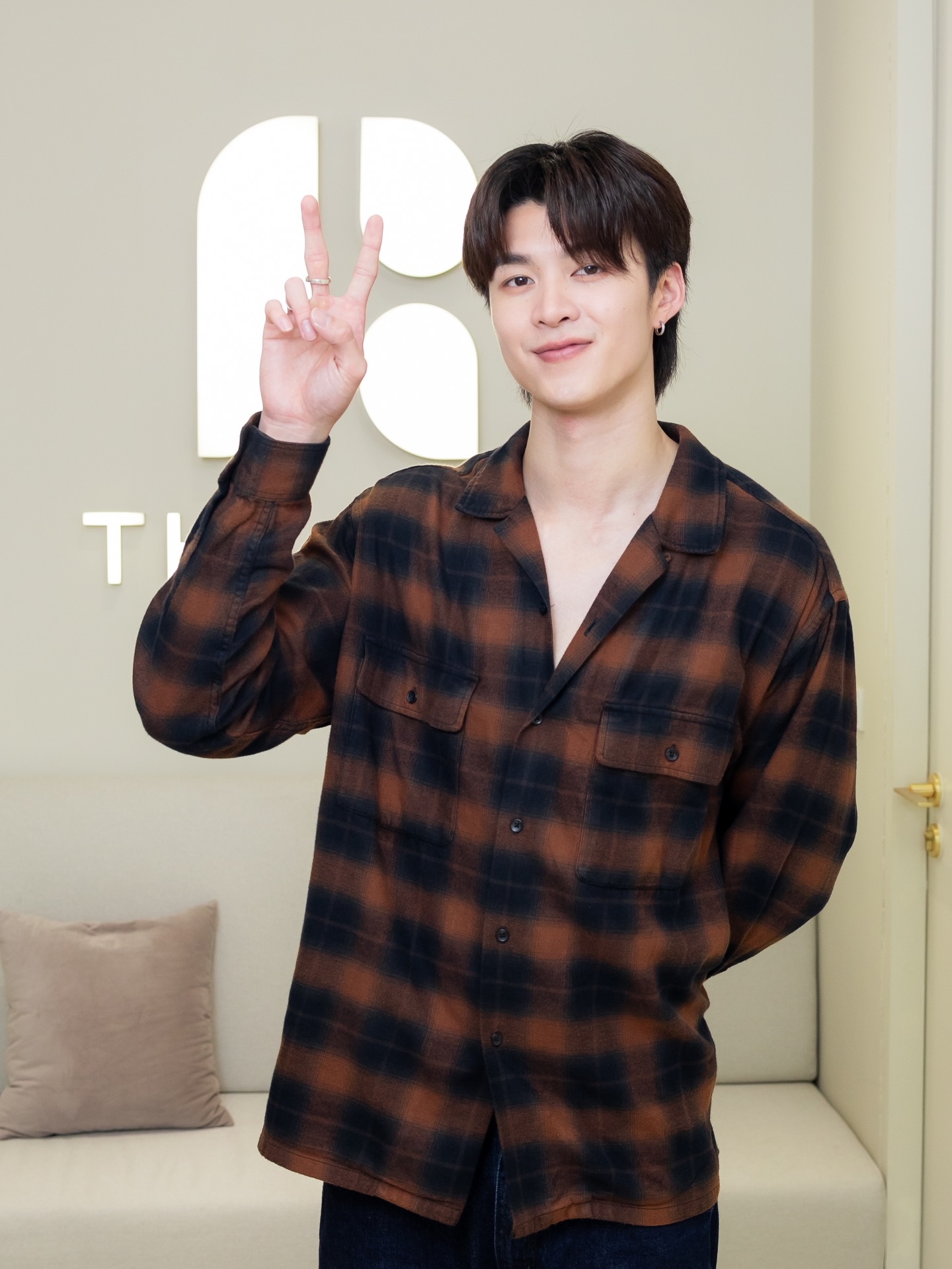 มีน - นิชคุณ ขจรบริรักษ์