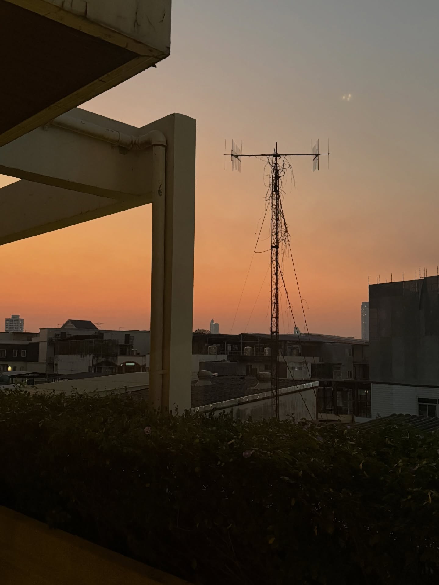 มีน - นิชคุณ ขจรบริรักษ์