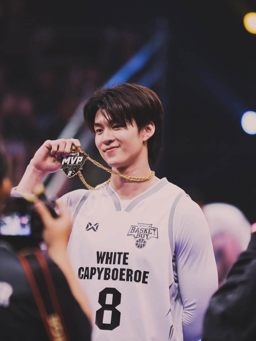 มีน - นิชคุณ ขจรบริรักษ์