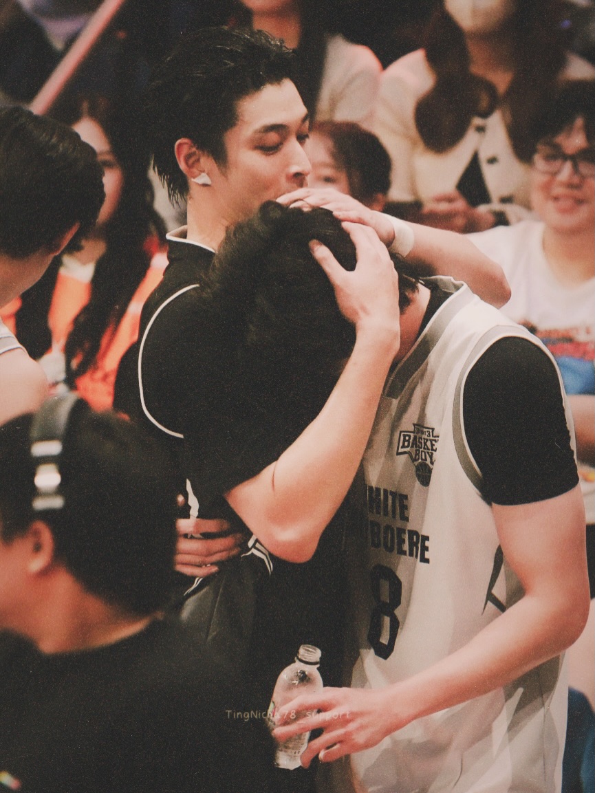 มีน - นิชคุณ ขจรบริรักษ์