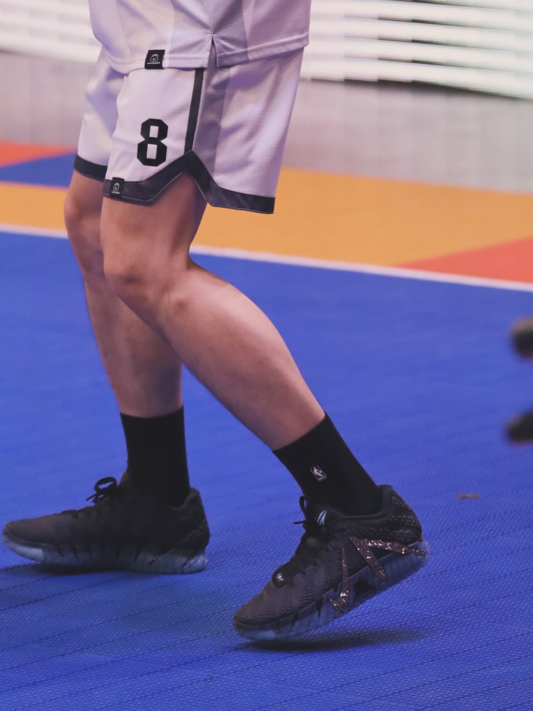 มีน - นิชคุณ ขจรบริรักษ์