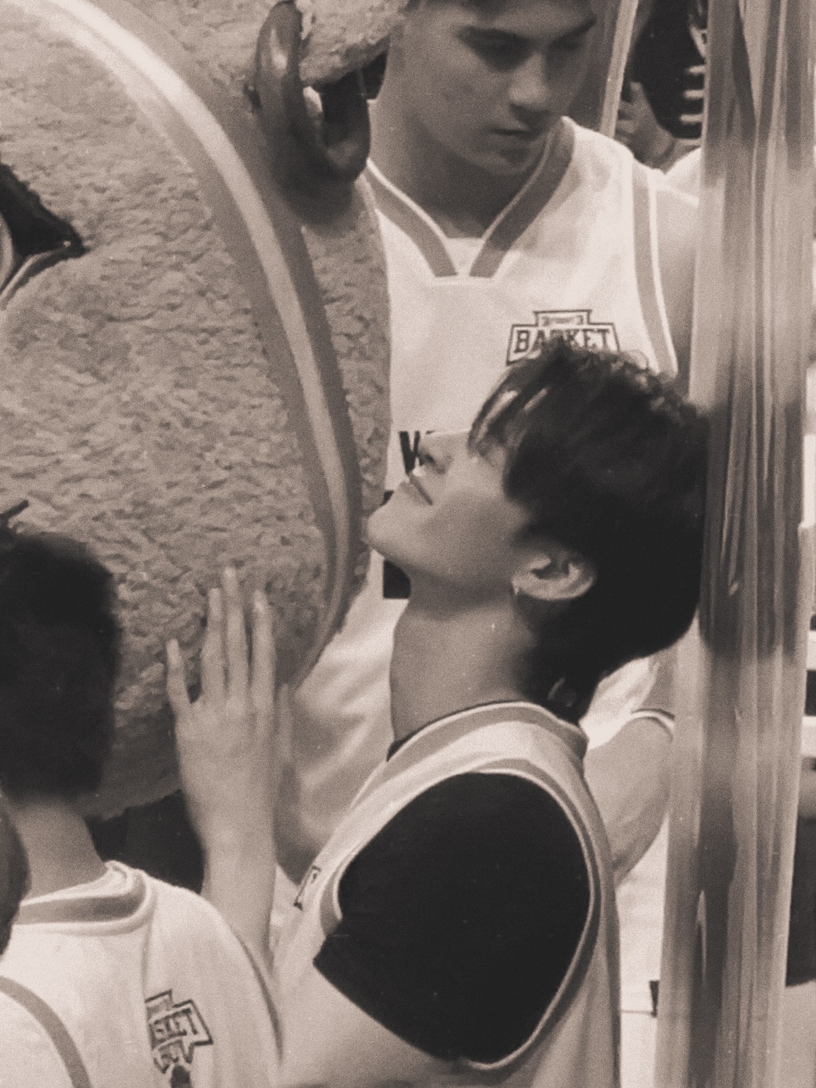 มีน - นิชคุณ ขจรบริรักษ์