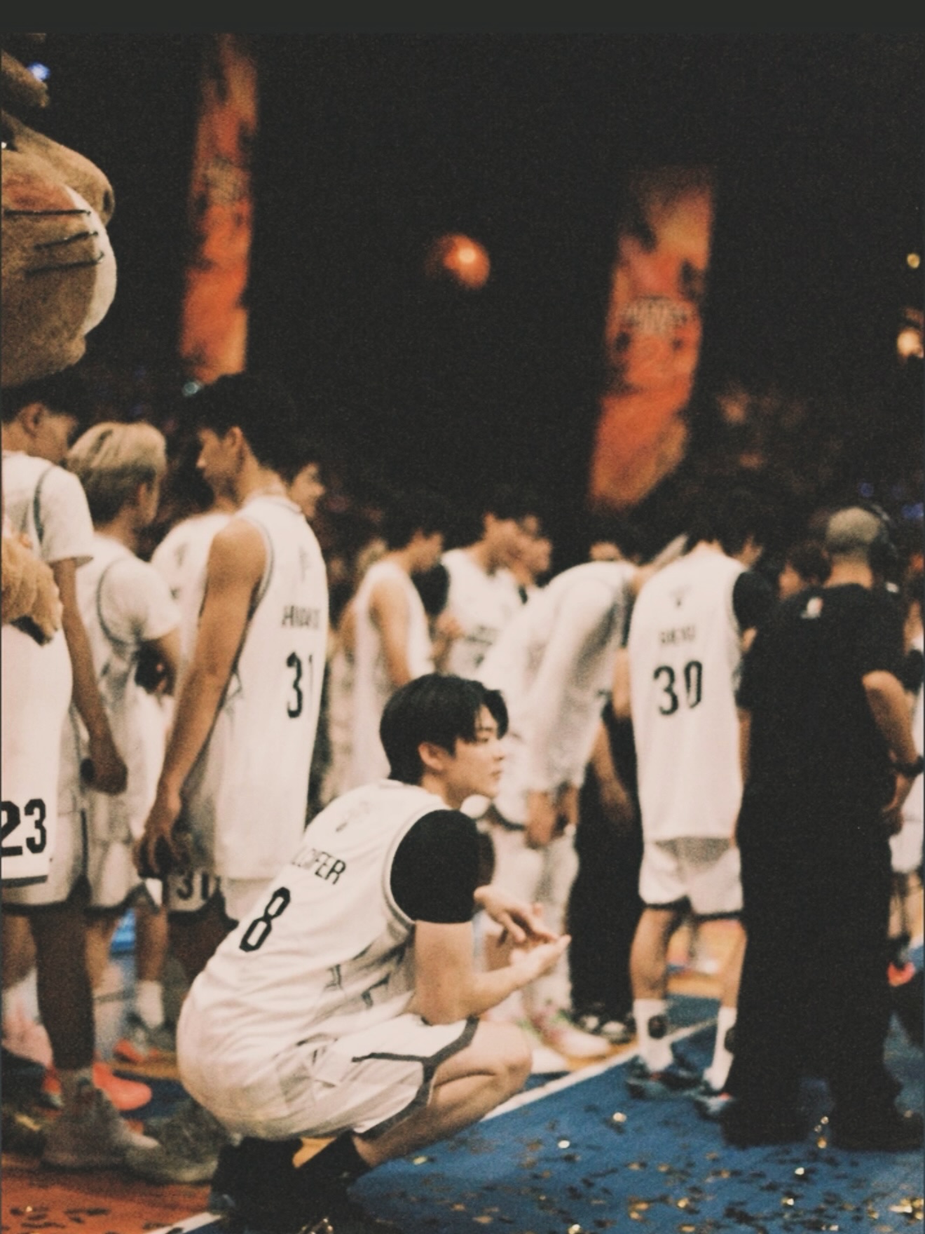 มีน - นิชคุณ ขจรบริรักษ์