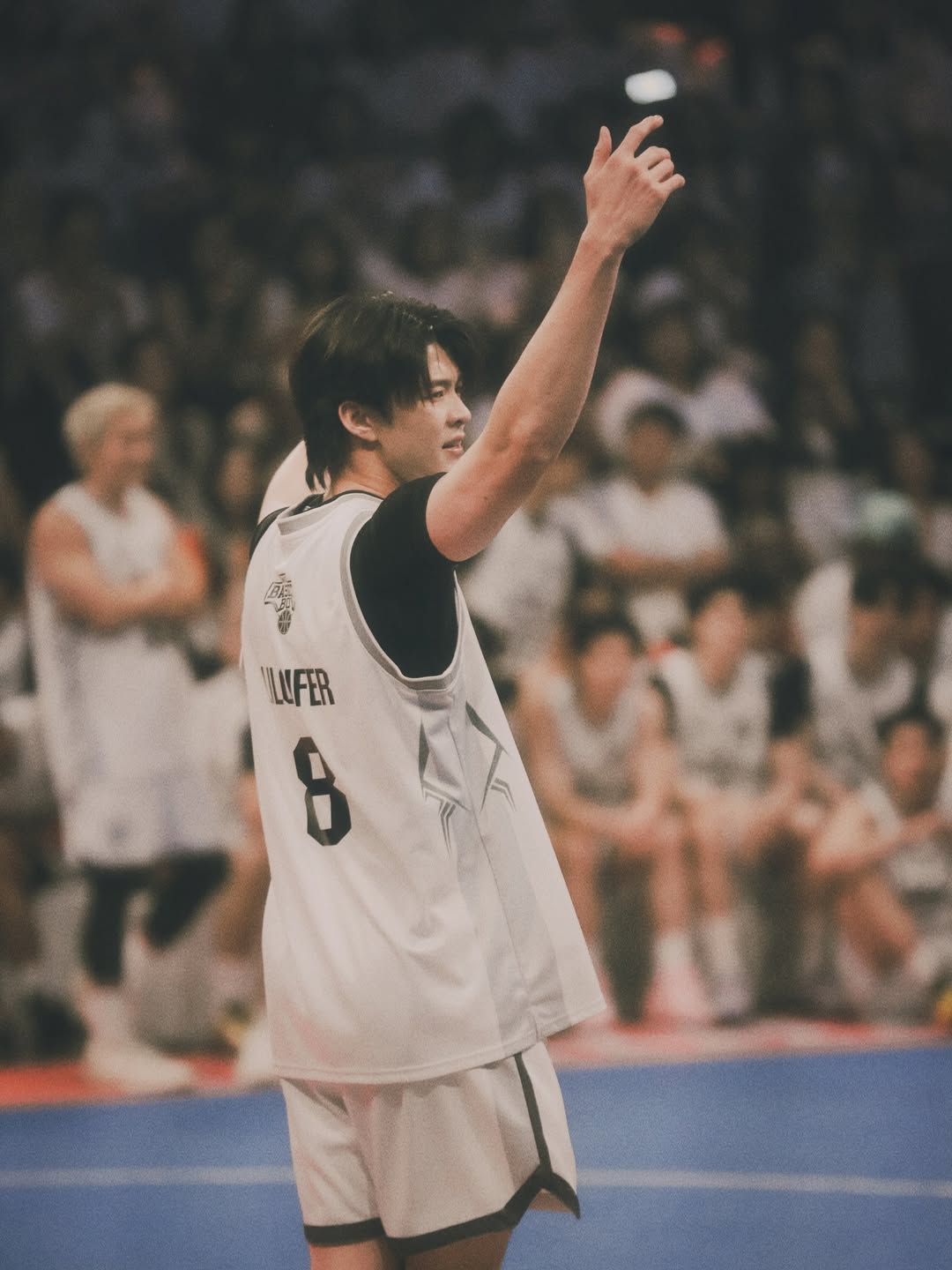 มีน - นิชคุณ ขจรบริรักษ์