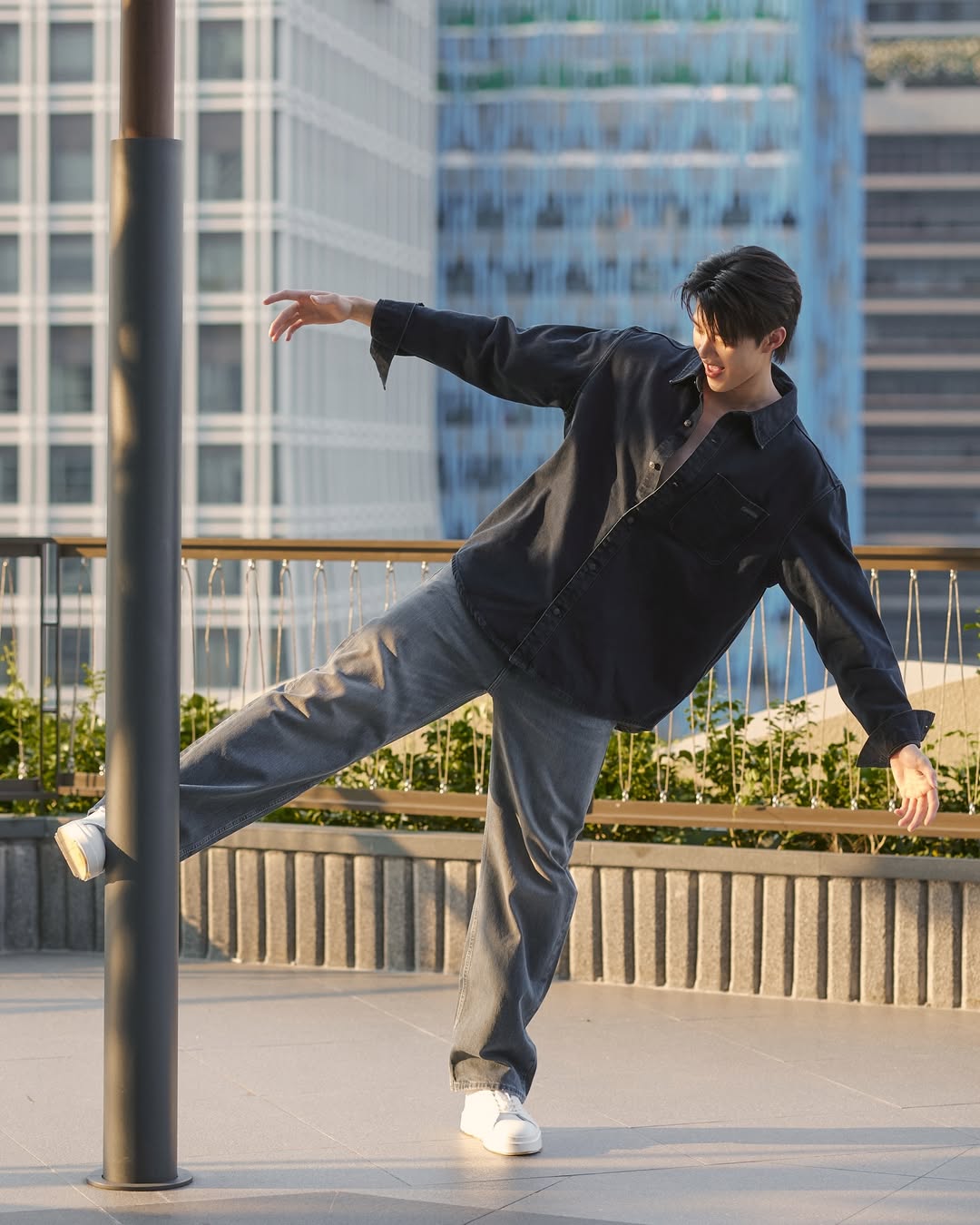 มีน - นิชคุณ ขจรบริรักษ์