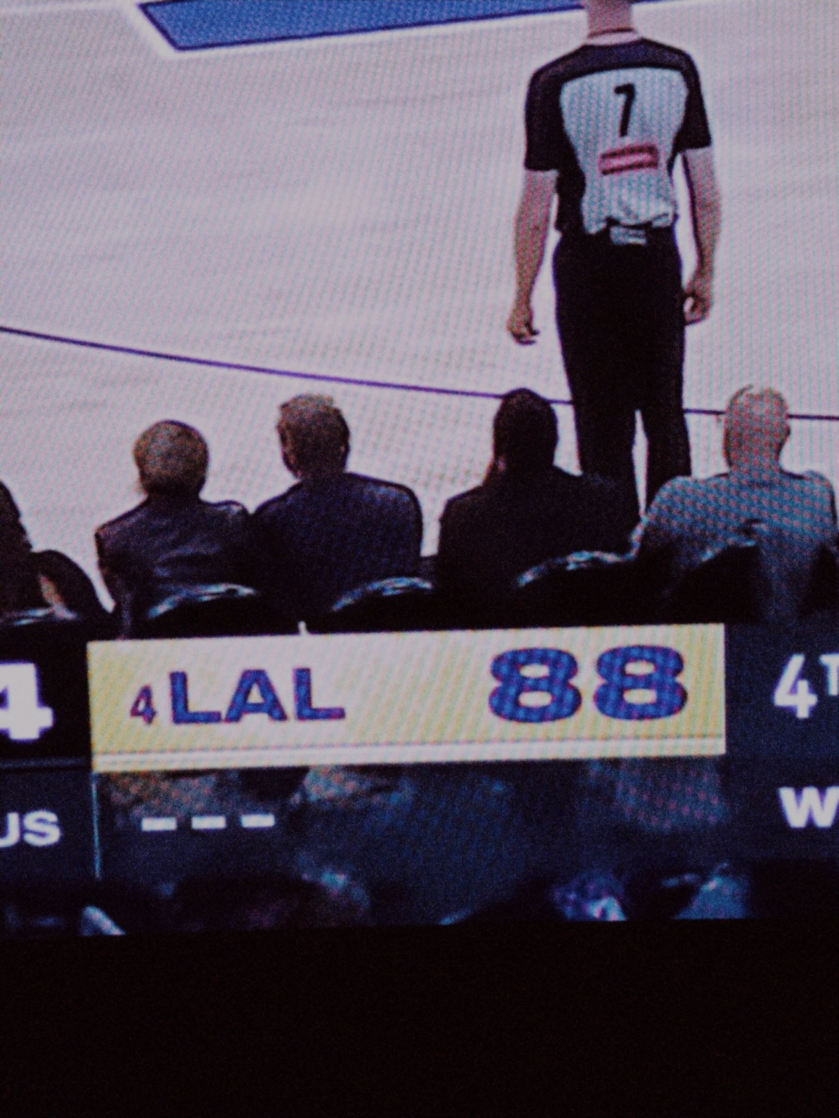 มีน - นิชคุณ ขจรบริรักษ์